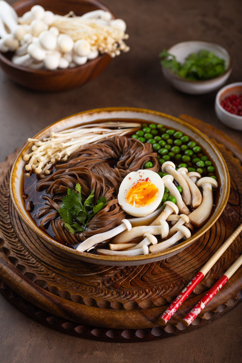 写一句有创意的卖面条的广告词。