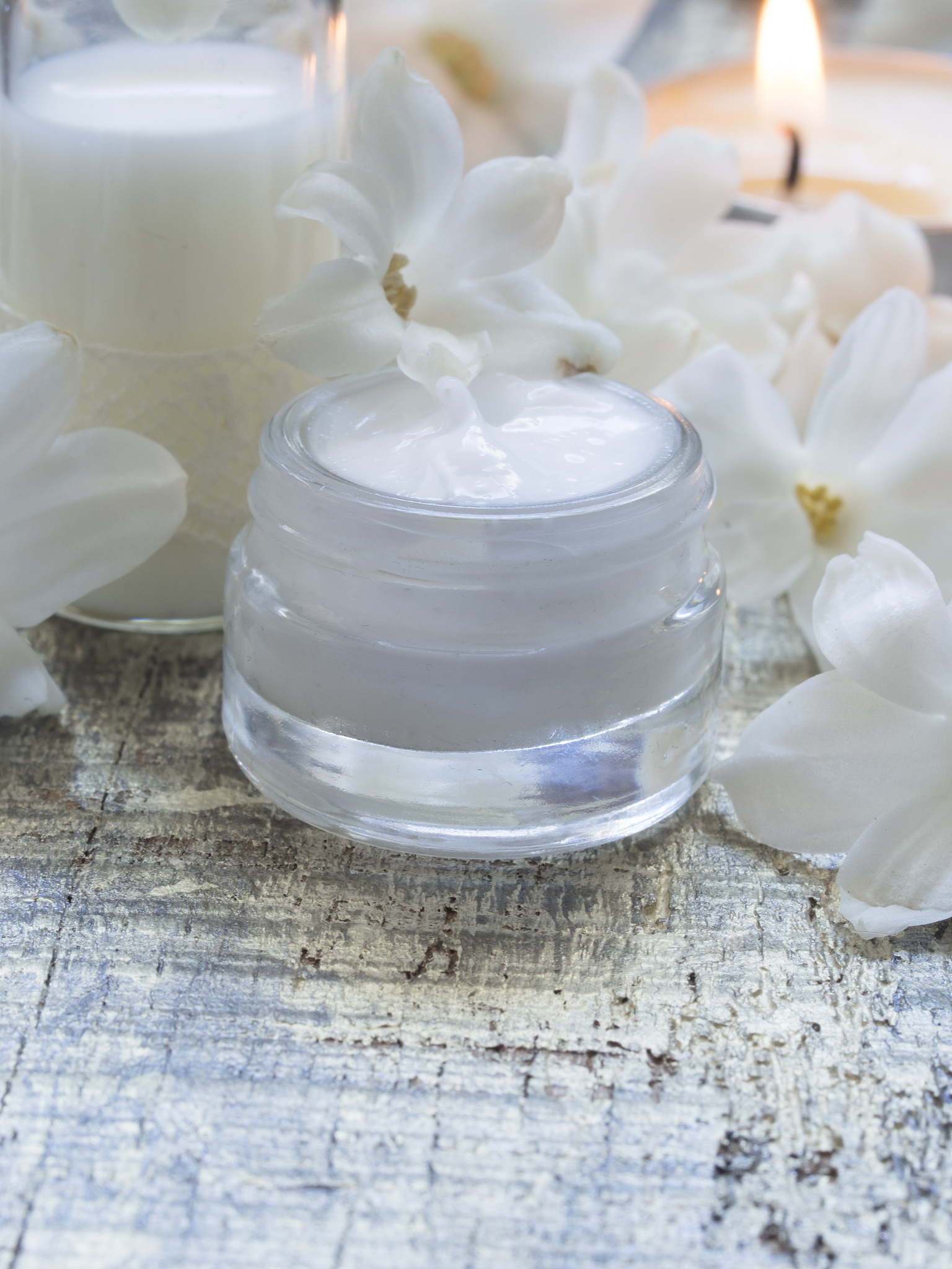 脸油的人用什么洗面奶比较好