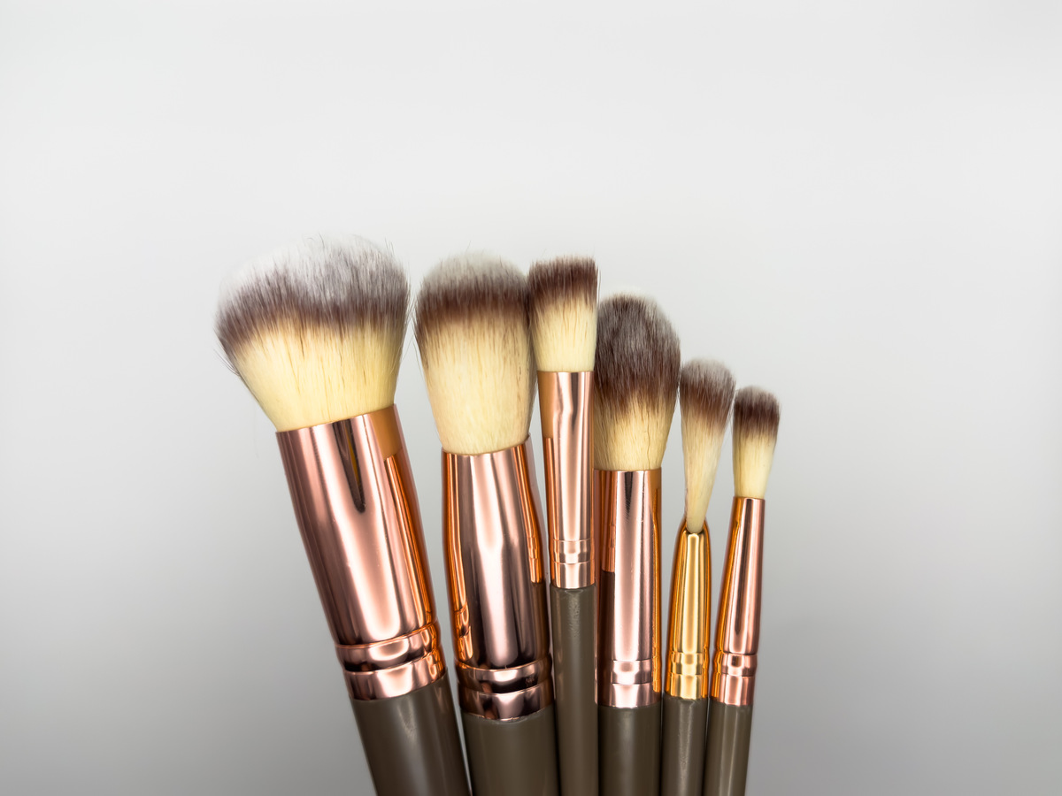 告别卡粉烦恼!这款魔法粉底刷打造你的无瑕奶油肌 告别卡粉烦恼!这款魔法粉底刷打造你的无瑕奶油肌