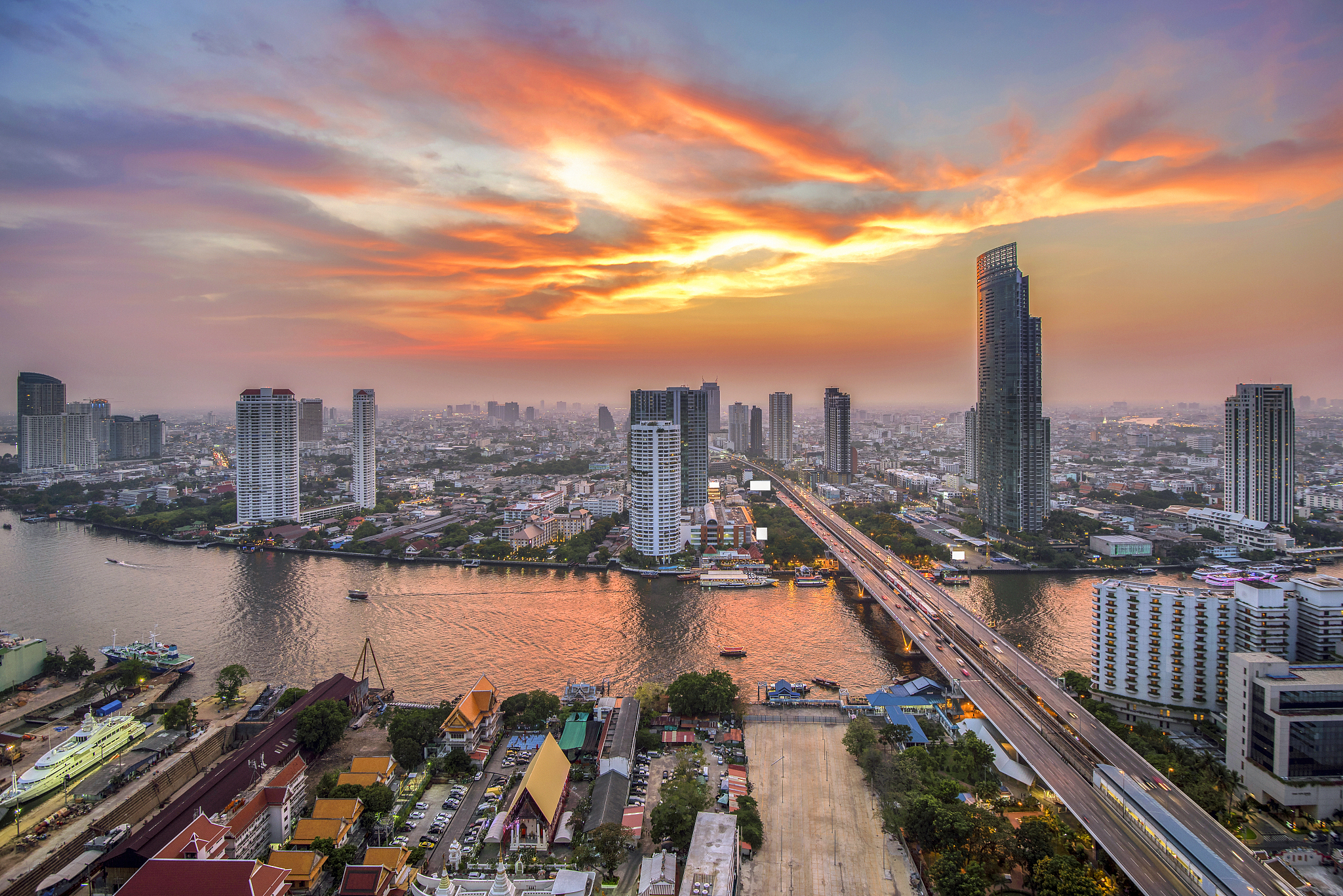 view from sathorn unique tower on last day, bangkok city