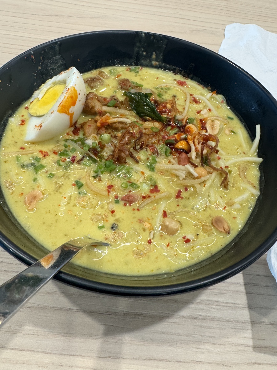 以【如何制作螺蛳粉的汤底】为标题写一篇600字左右的文章