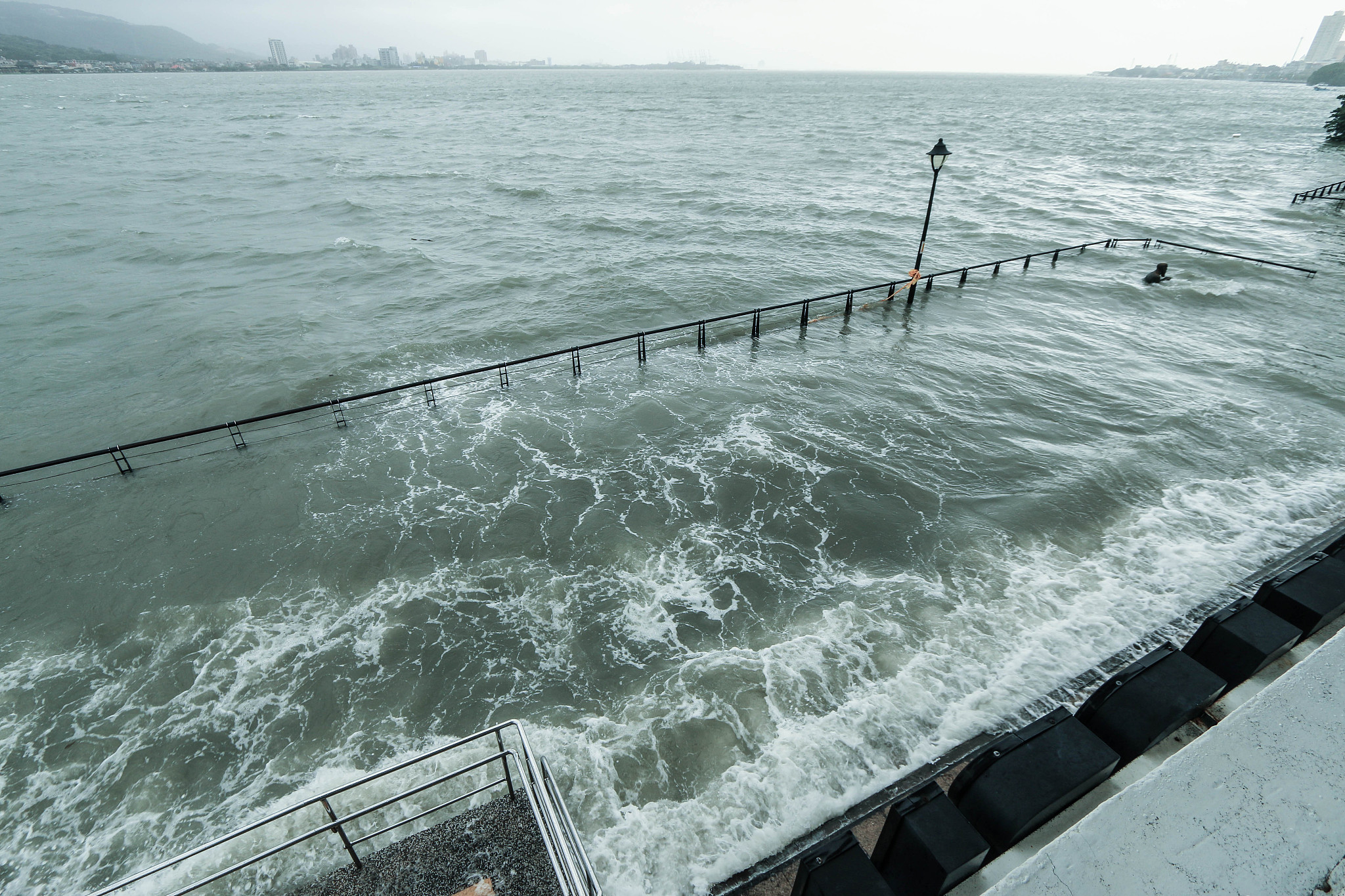 洱海水质变化无常，如何判断是否污染？