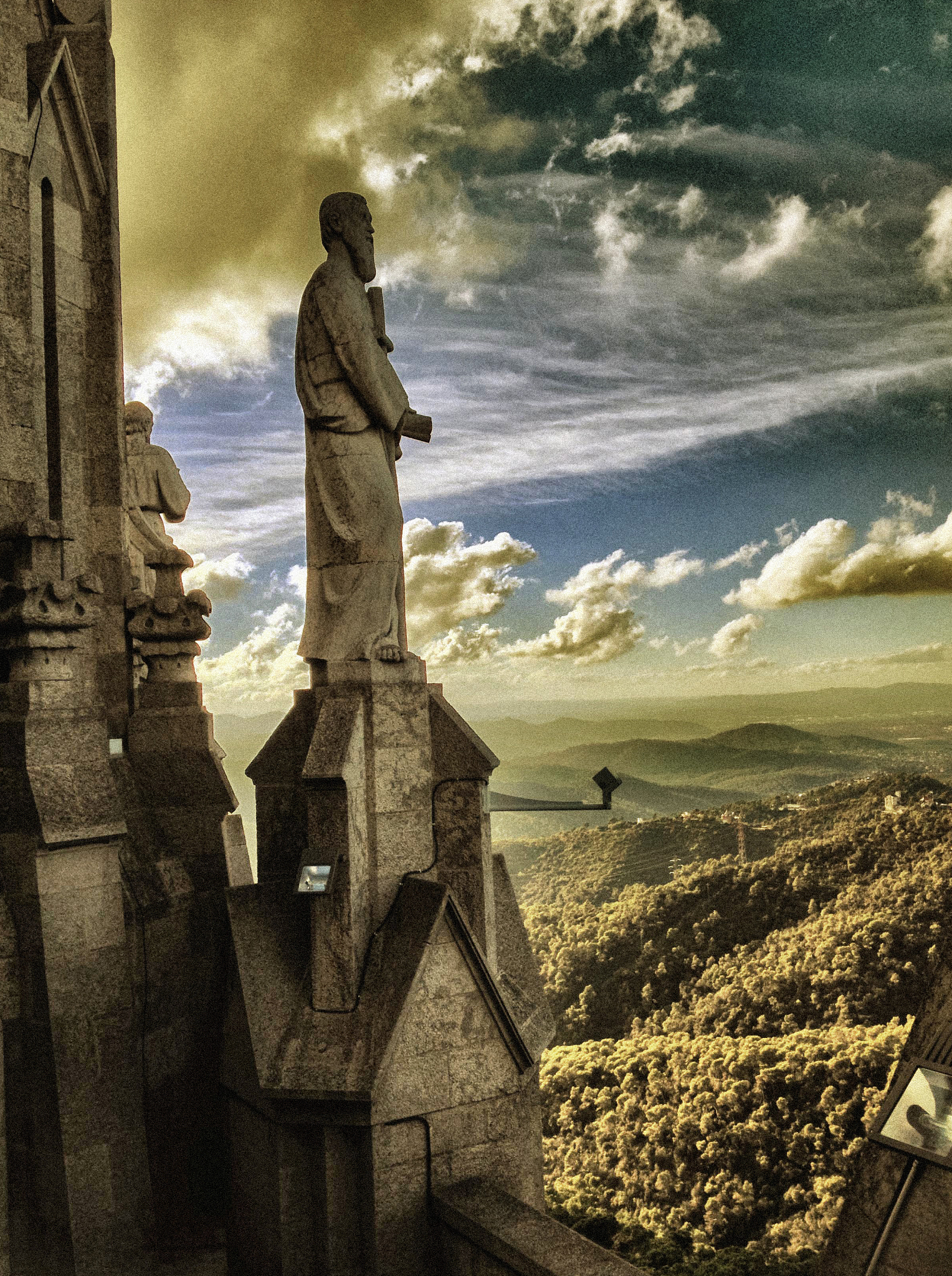 《西班牙修道院的独白》中文版