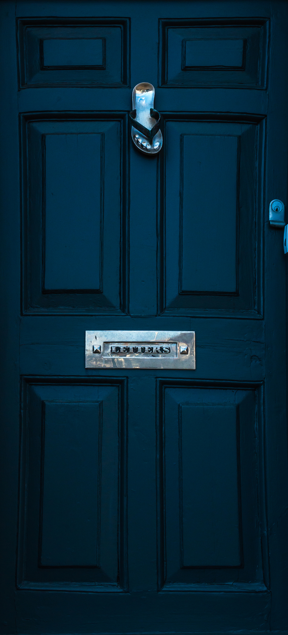 在自己开独立店查询比较凉门的产品竞争小利润高的欧美国家销售。产品小于01个立方米方便发货的。