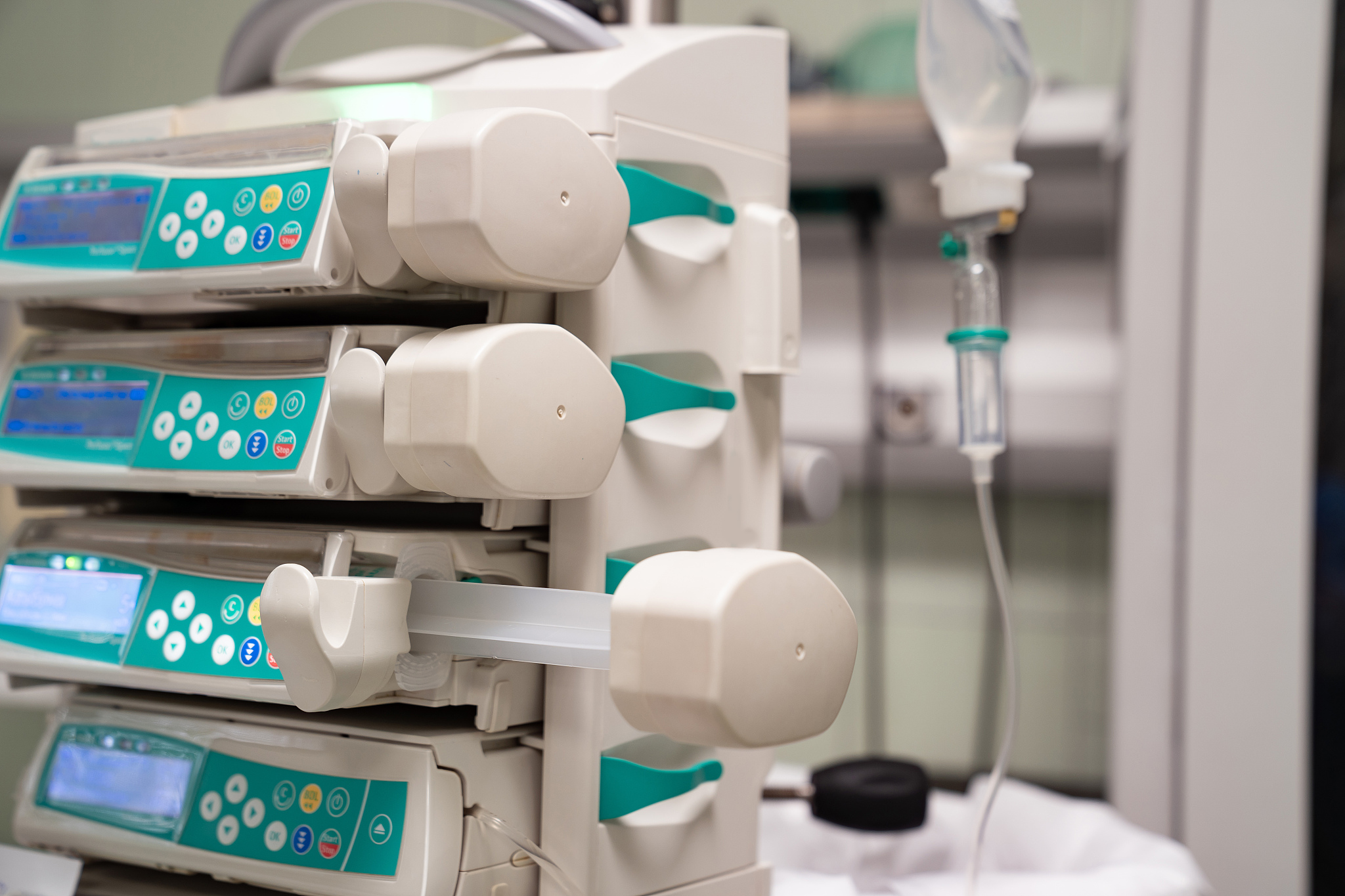 写一个2023年第一季度麻醉复苏室例会，四个议程，护理质量反馈会，等级评审推进内容，护理台账责任分配方案及详细内容，护理绩效分配方案