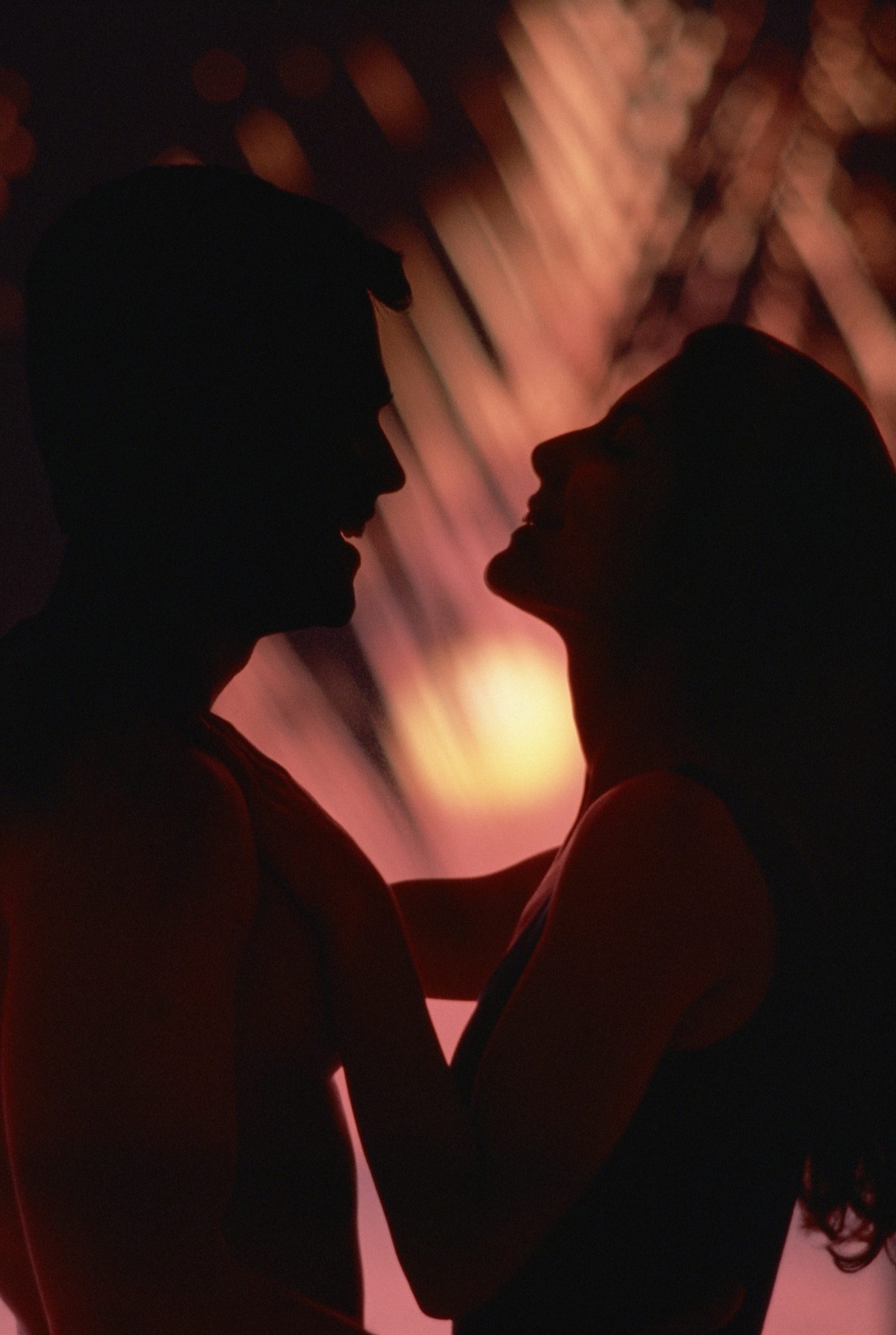 影不离灯是什么意思_词语影不离灯的意思