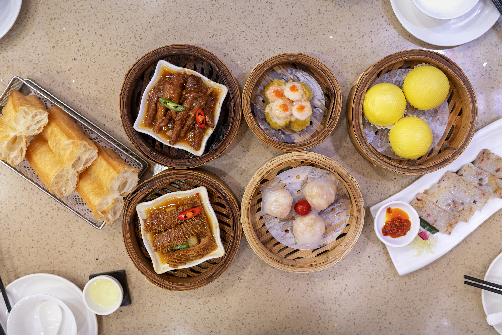 请告诉我上海有哪些便宜的特色小吃