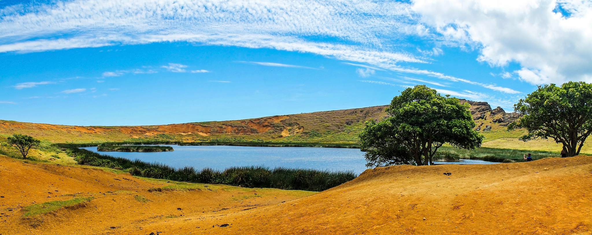 rano raraku volcano crater