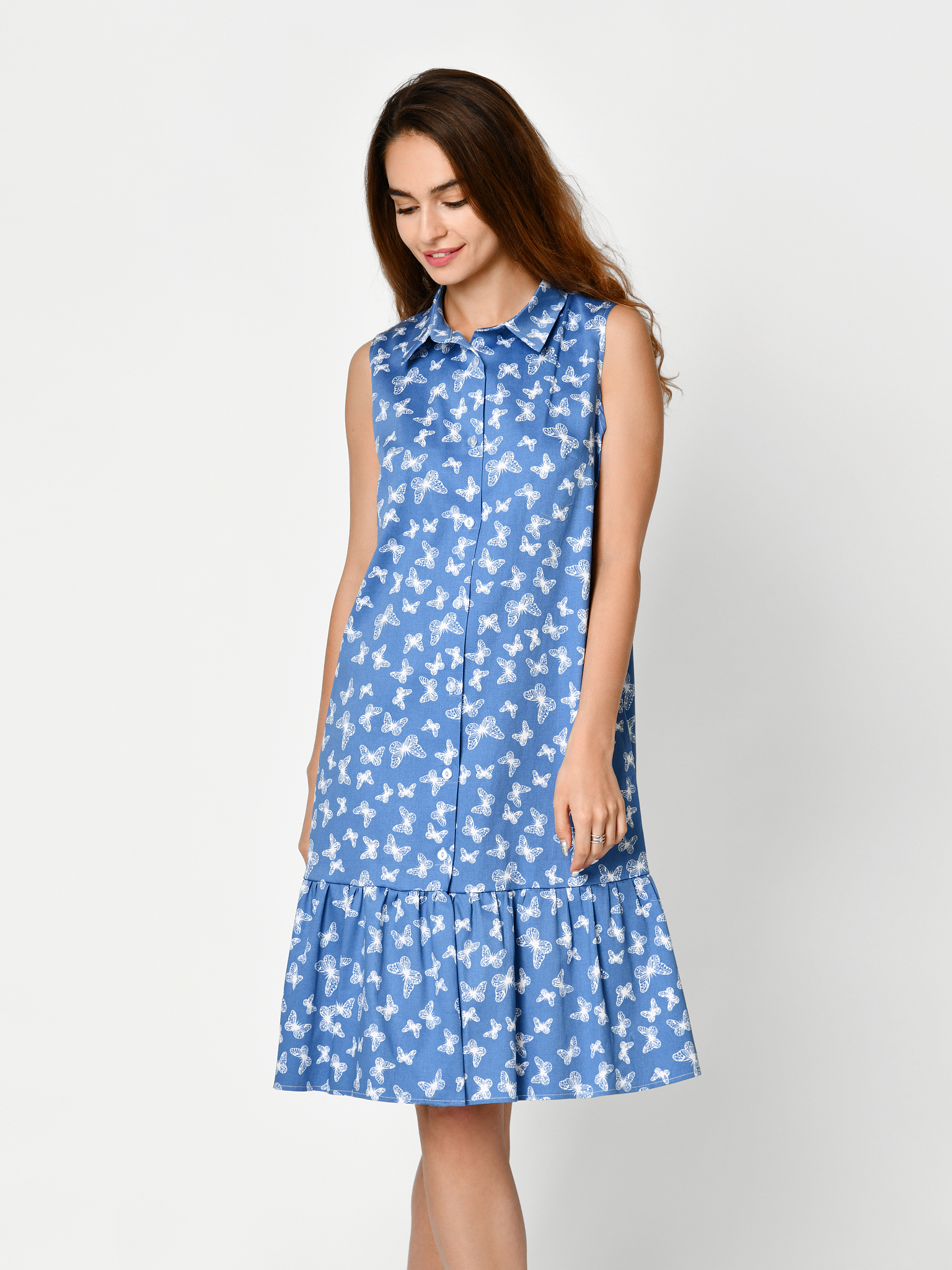 撰写一篇夏日烂漫裙装穿搭的文案以描述服饰具体细节为主题服装类型：白色打底的荷叶边肩部设计清新感上衣、清新绿色翻领条纹纯棉连衣裙、浅紫色条纹蔓延白色打底的翻领连衣裙