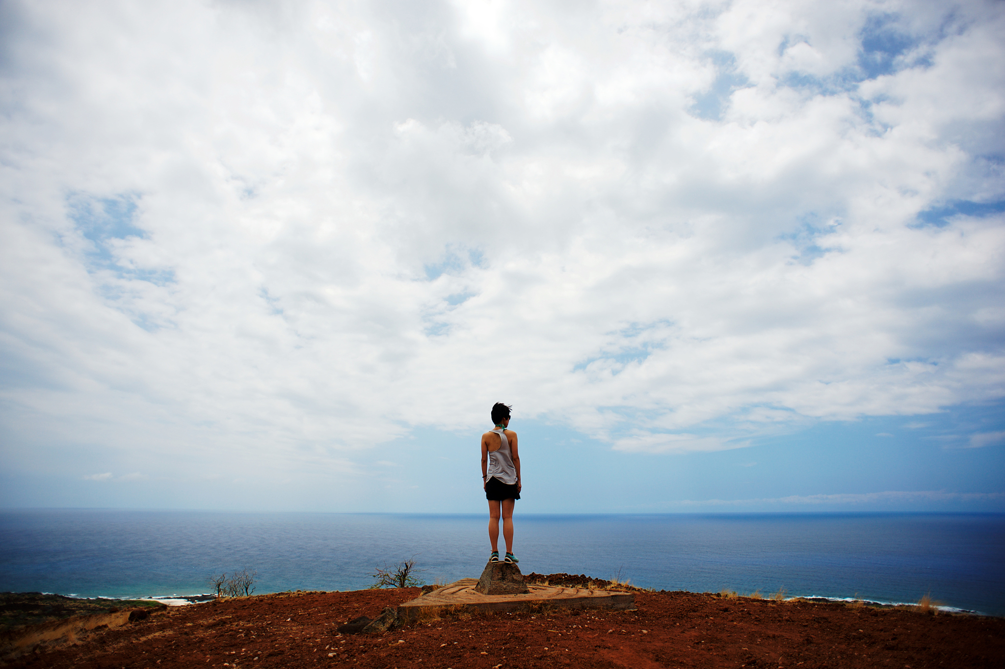 扮演一名旅游博主写篇800字请保持那一份热爱奔赴下一场山海的短视频治愈文案