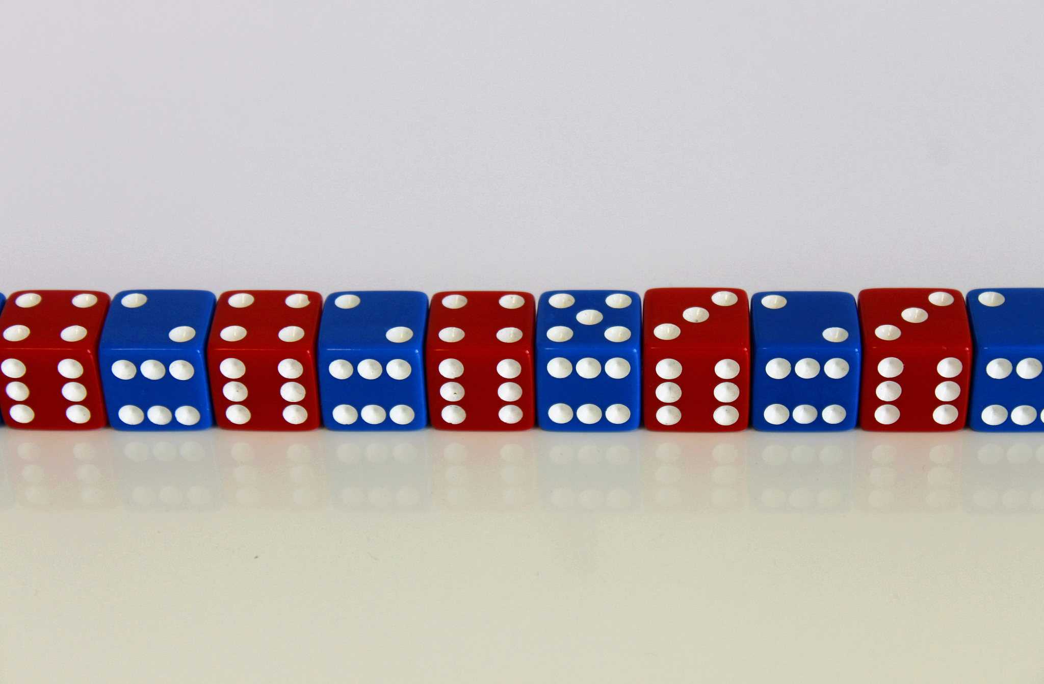 夜光骰子：5种独特设计，为你的游戏增添趣味