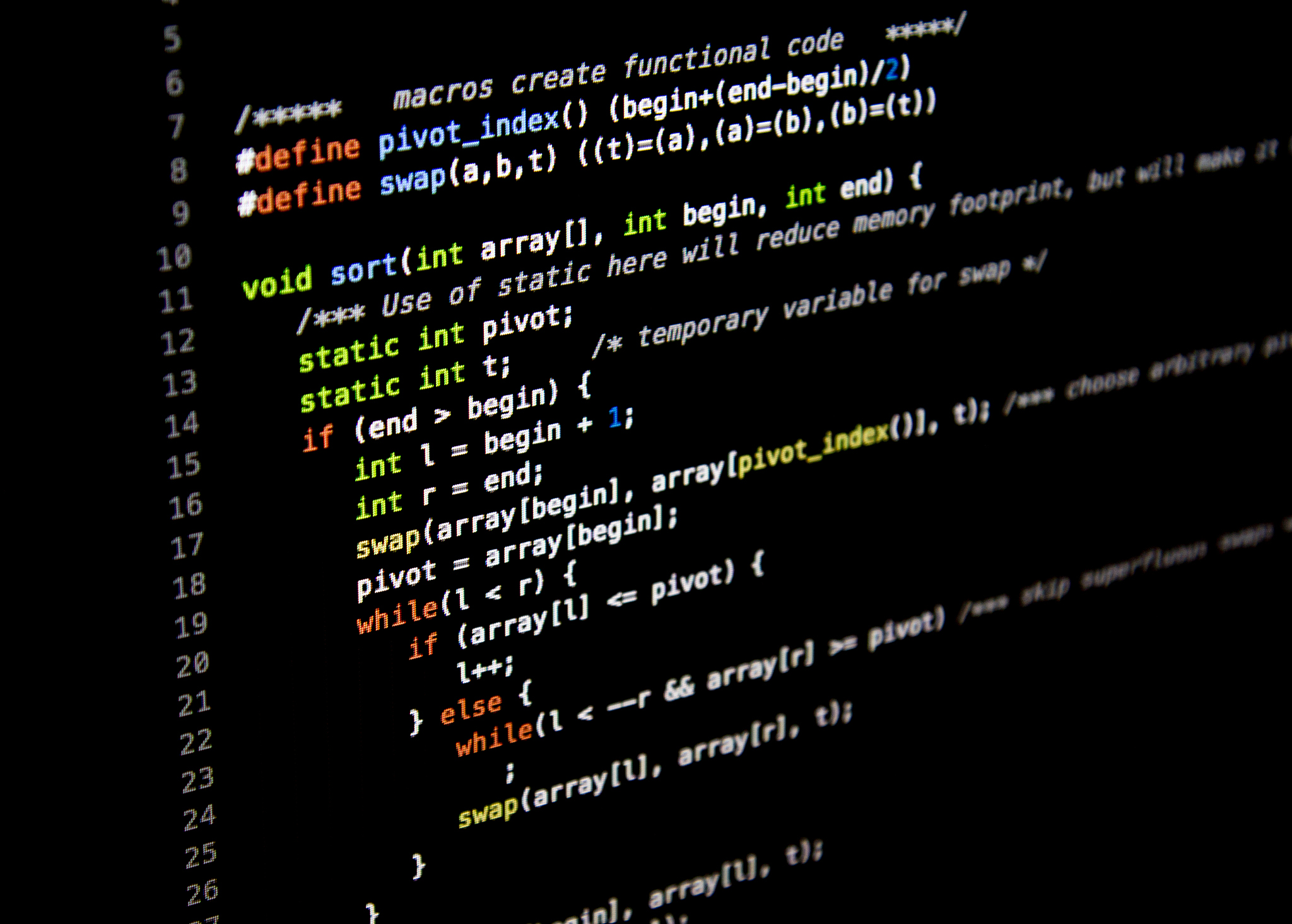 python 在类的成员函数里使用类成员变量