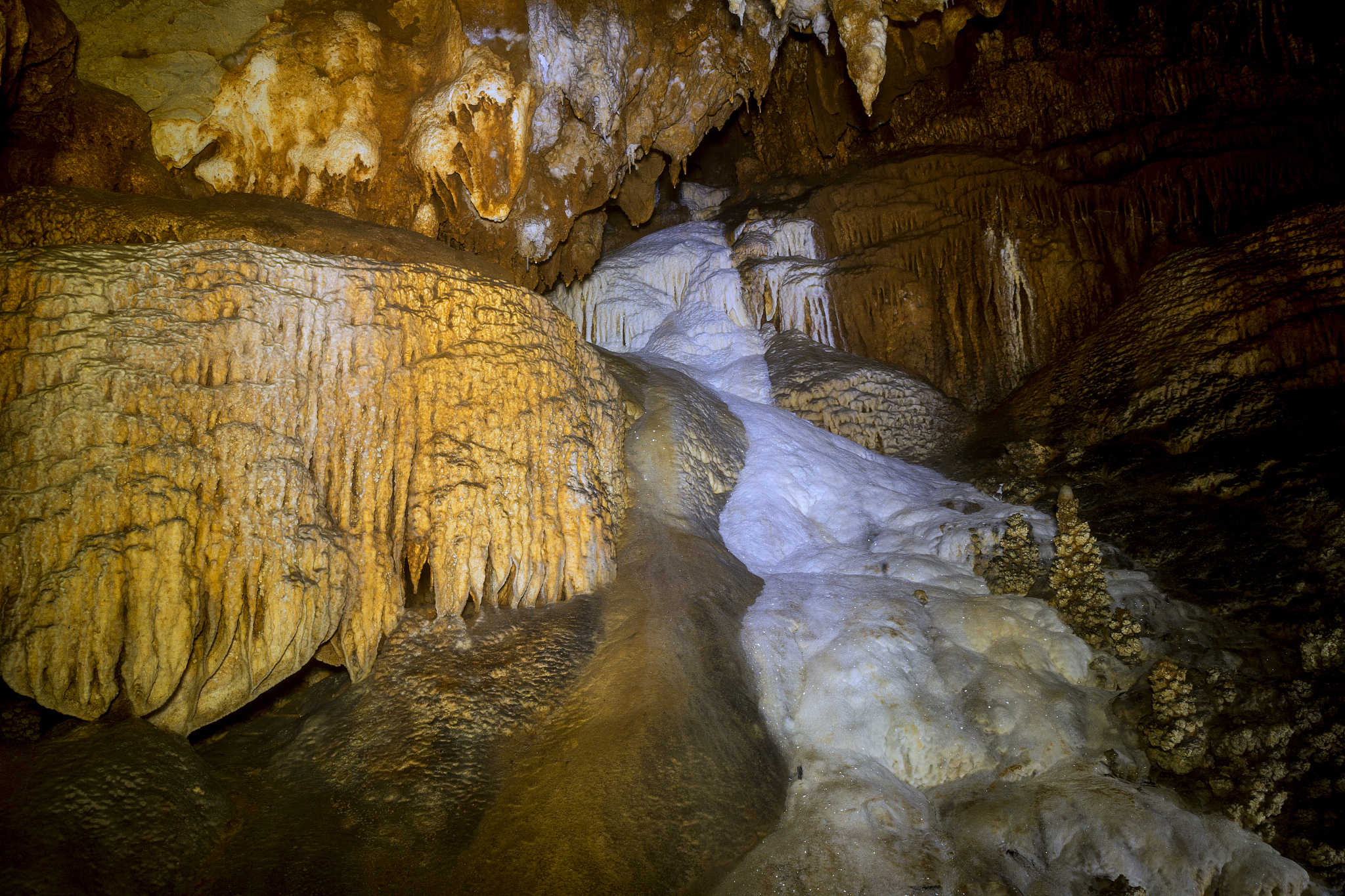 beautiful cave of thailand