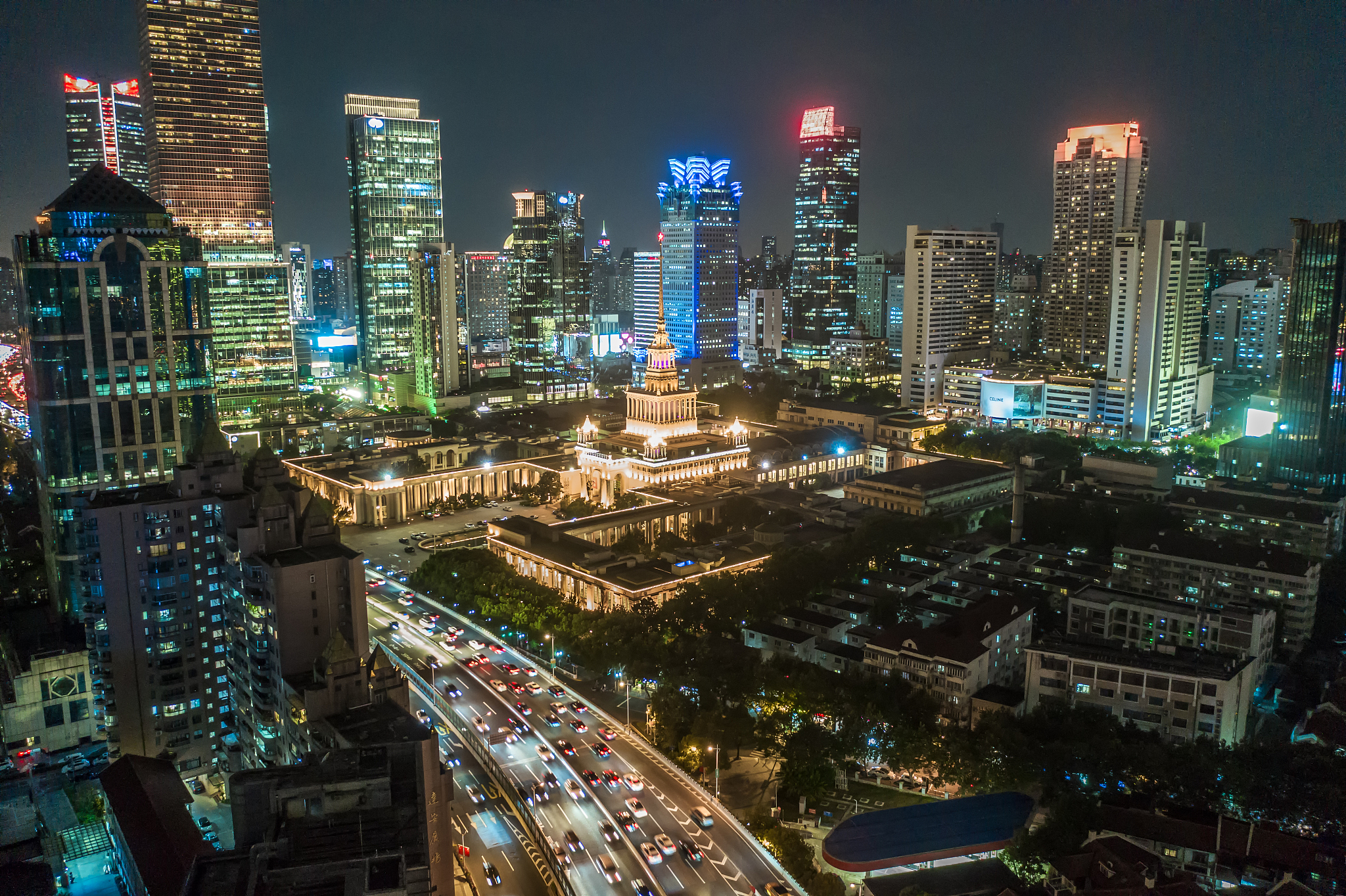 繁华都市：现代化、文化与机遇 | 城市生活探秘