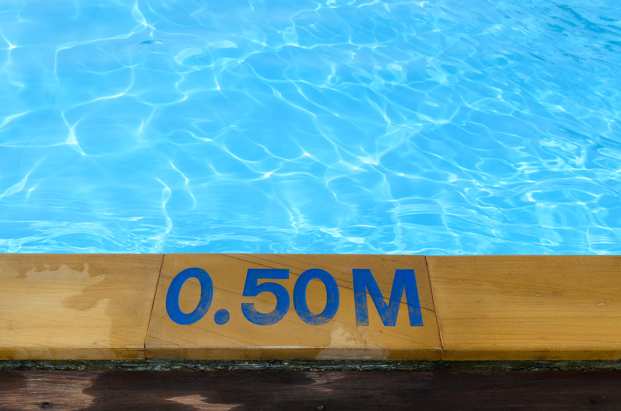 游泳池注水体积等于容积吗？深度影响计算结果！