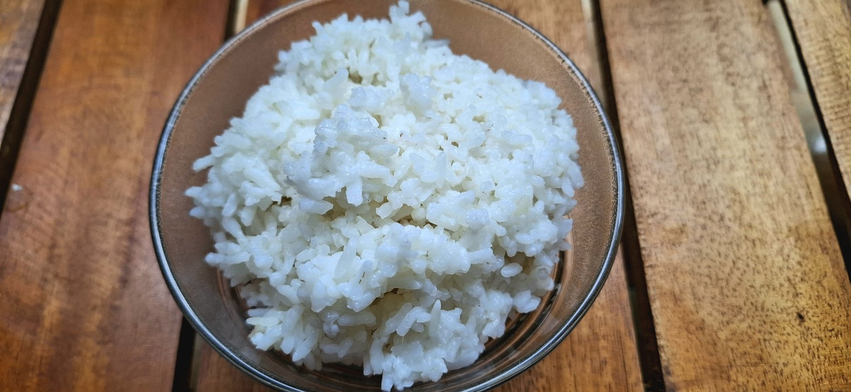 新大米煮饭水放多少？简单方法教你煮出完美米饭