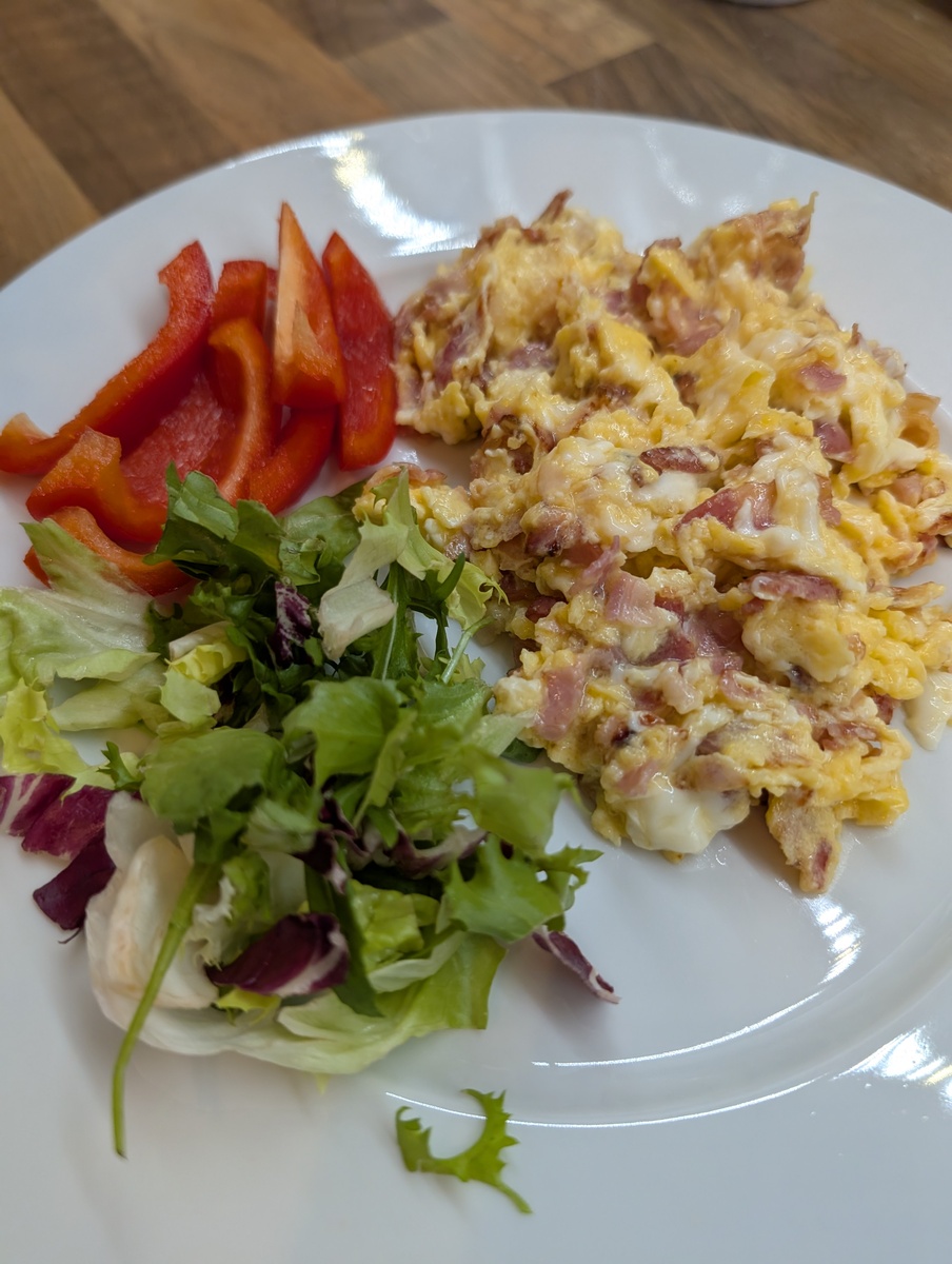 简单易做！意式牛肉蔬菜烘蛋早餐食谱 | 牛肉碎蔬菜煎蛋教程