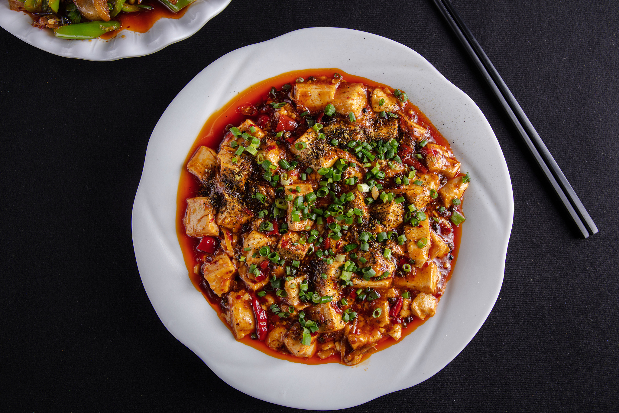 麻婆豆腐配剁椒鱼头？这位客人是辣味爱好者！