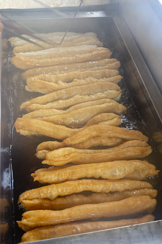 请650字的博客文章主题是：炸油条的做法和配方