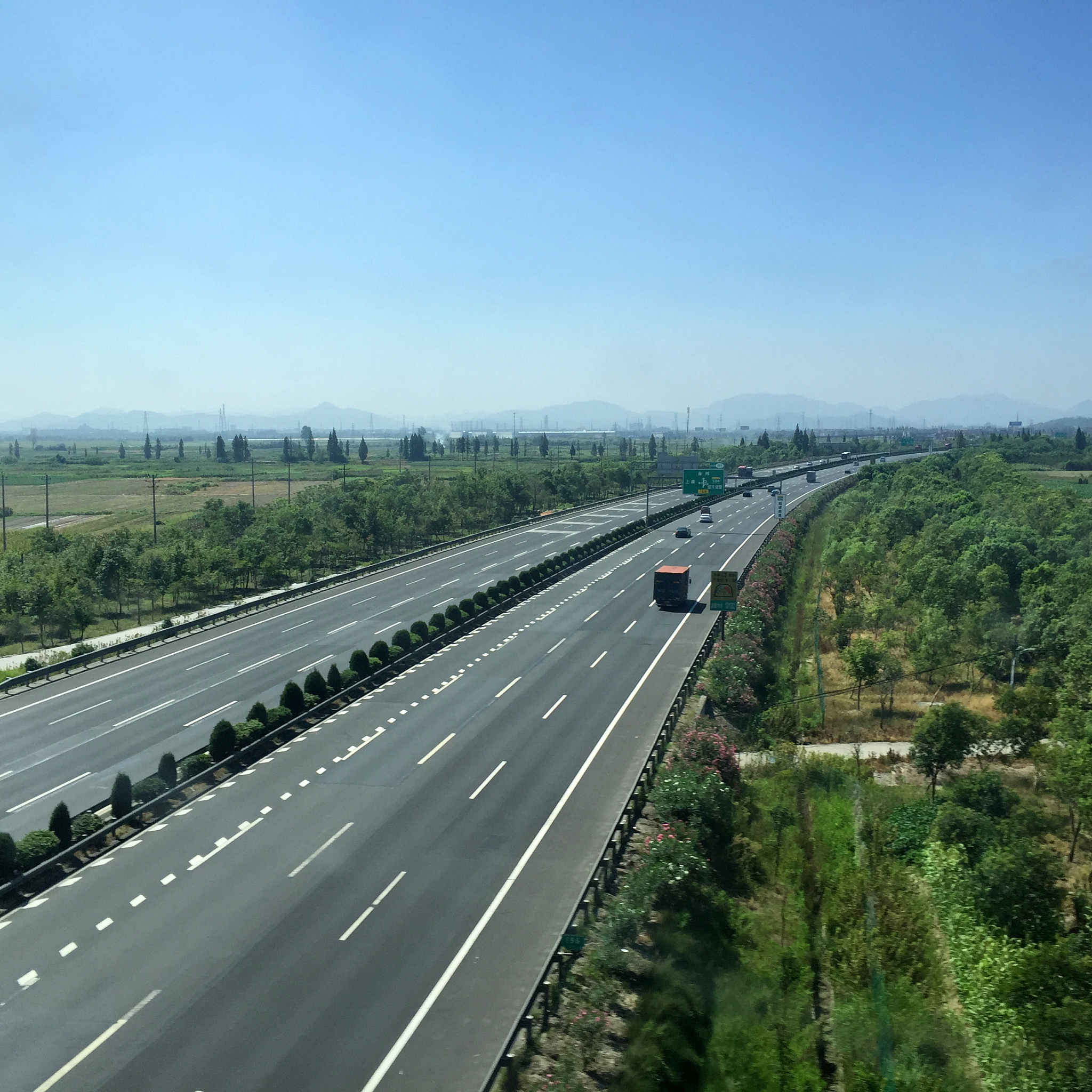 金塔公路段S301线K525-K530路域环境整治：职工参与，领导讲话，提升环境和凝聚力