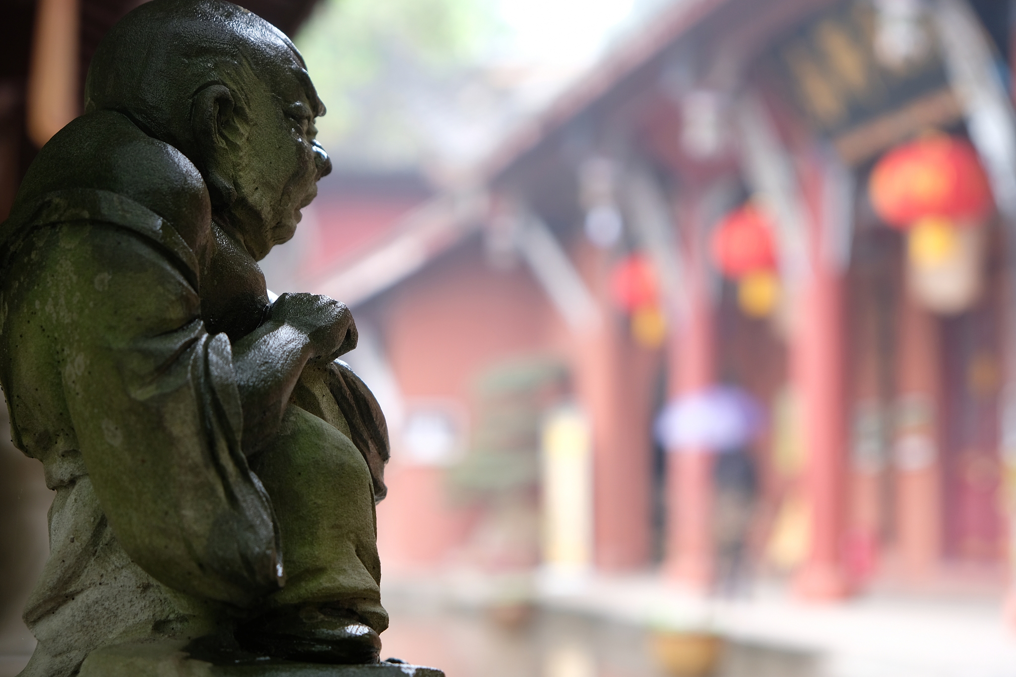 请帮我润润色 广德科信自主搭建应用平台强化公安网络安全管理近年来随着办公系统越来越多互联网计算机、WIFI路由器等外网设备大幅增加我局已达几百多台。各单位外网设备节点多、网络环境乱等管控难度大幅增加科信部门结合工作实际自主研发《广德市公安局互联网设备登记管理报备系统》通过测试改进后现已全面上线并投入使用。一、规范互联网管理、明确责任；我局大部分单位已各自开通WIFI路由器、互联网计算机多而杂乱没有