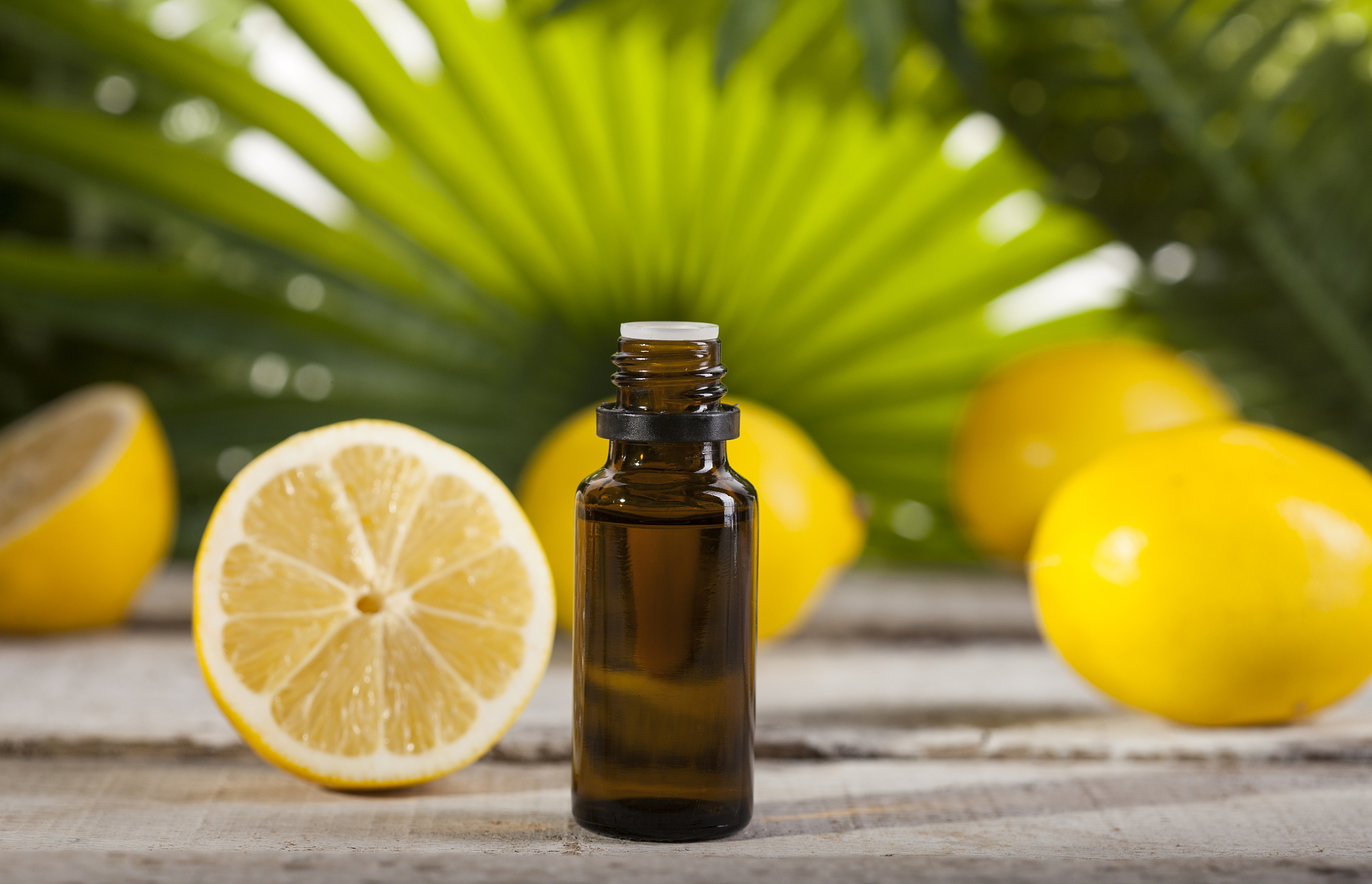 柠檬精油的功效和使用方法：芳香达人丽华推荐