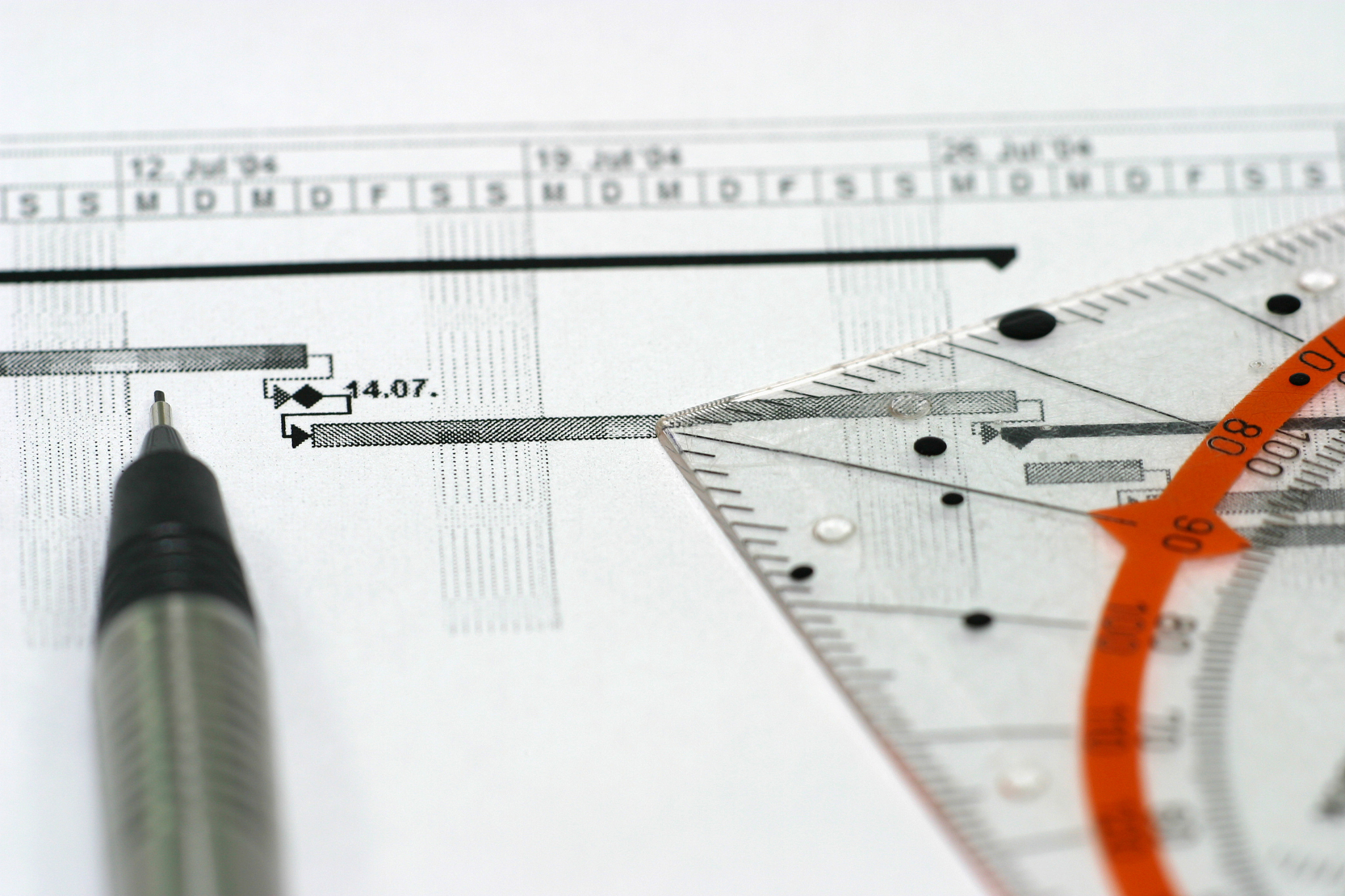 两个人完成扫地、擦窗户、拖地三个任务最快需要多久？