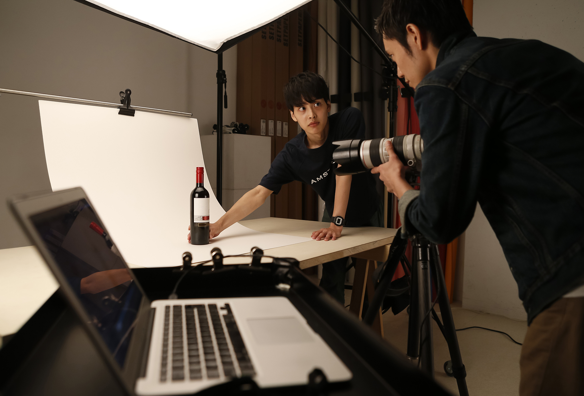 电视台灯光师：打造精彩节目的幕后功臣