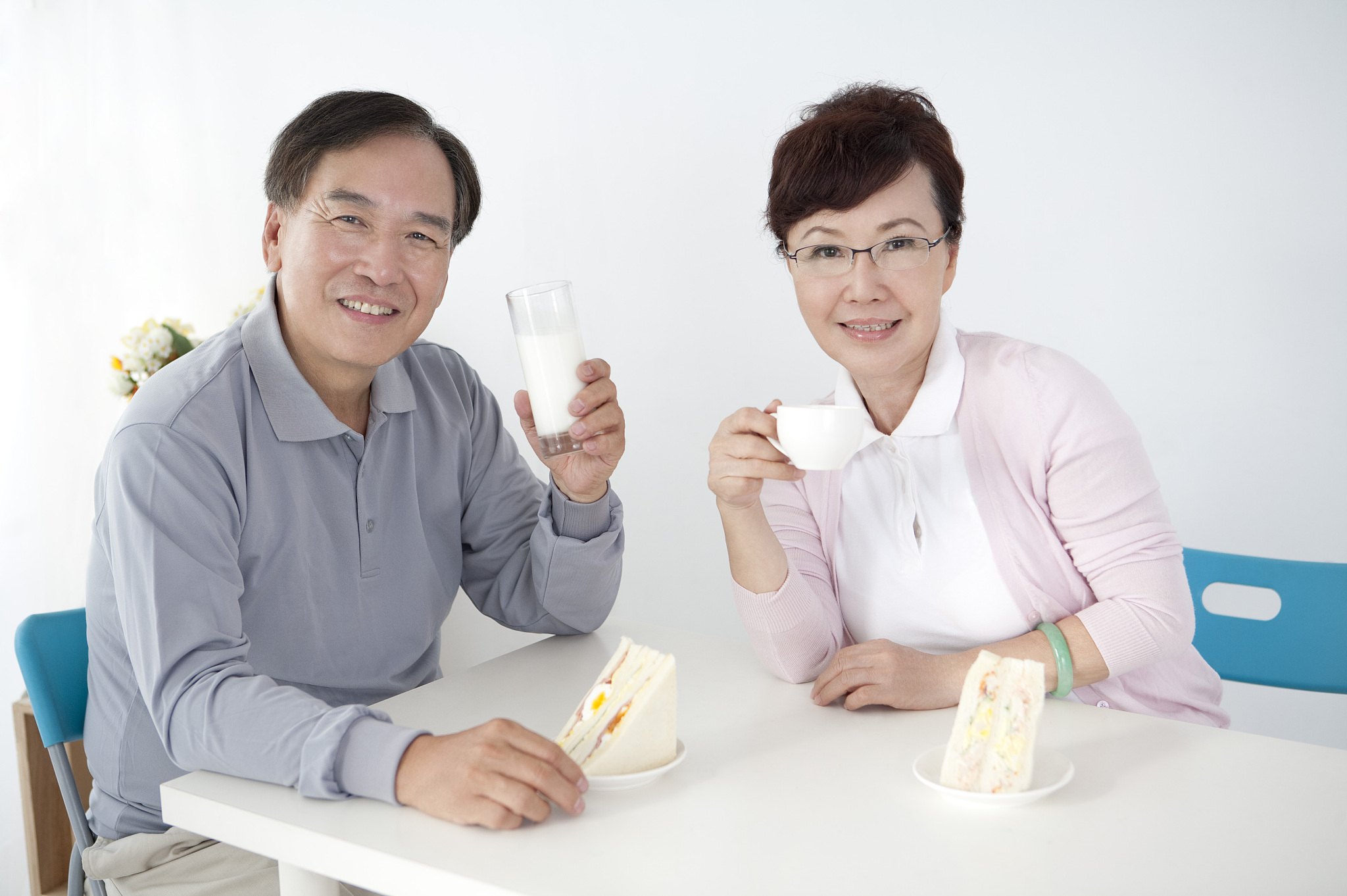 乳糖不耐受老年人能喝羊奶吗？