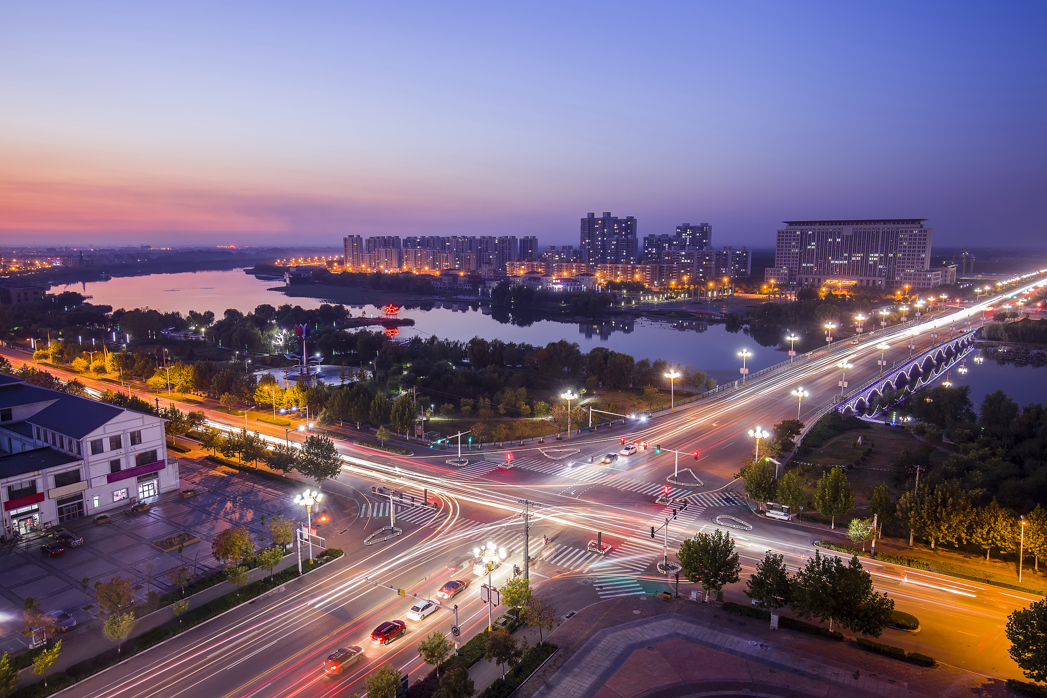 the night scenery of the city