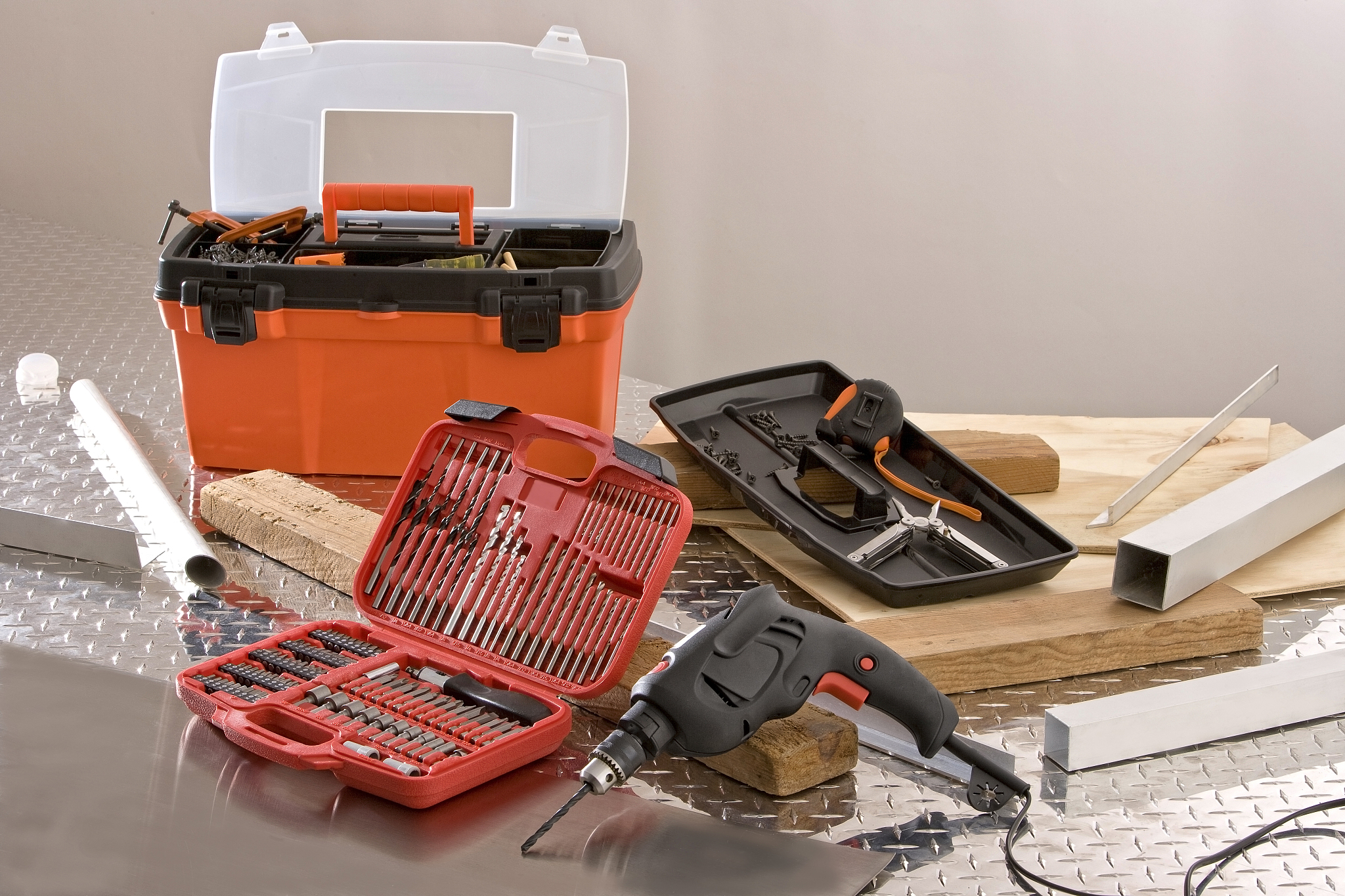 将下列文字 转换一种英文表达The metal is lightweight so you don’t want to put it where it’s going to get a lot of wear and tear It was perfect for us on our back patio where it won’t get much wind We use it for sto