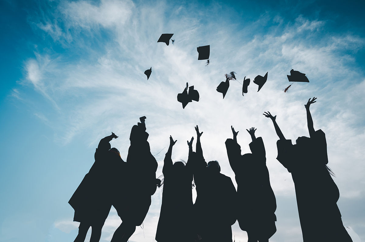 研究生生涯如梦般流逝，留下珍贵回忆与成长足迹