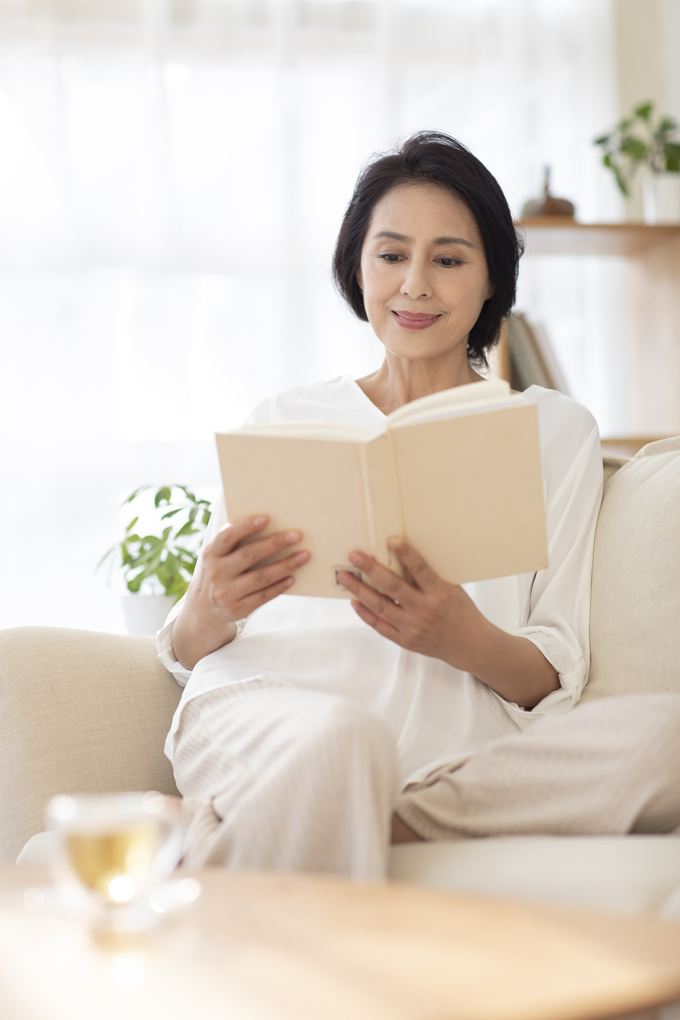 优化下面的文章需要生动真实共情一点你好呀我是清子一个40+重新出发的中年少女痛定思痛后2023年开始觉醒挑战430早起日更写作改变自己。今天是我坚持早起日更的第108天为了保证自己的持续有质量的输出渐渐培养了阅读的好习惯。2023年已经不知不觉读完了16本书今年读的这16本书都让我受益匪浅但最让我想分享和推荐的还是成甲老师这本《好好学习》。为什么会推荐这本书呢？没读这本书时我一直觉得自己很努力很勤