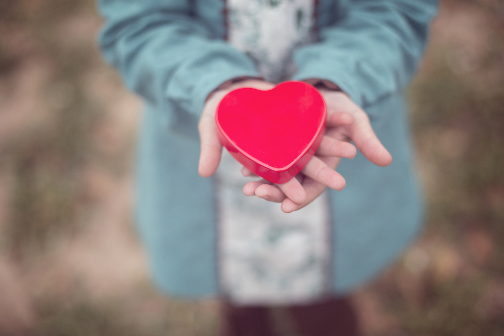 小学生暖手：温暖传递，爱意浓浓