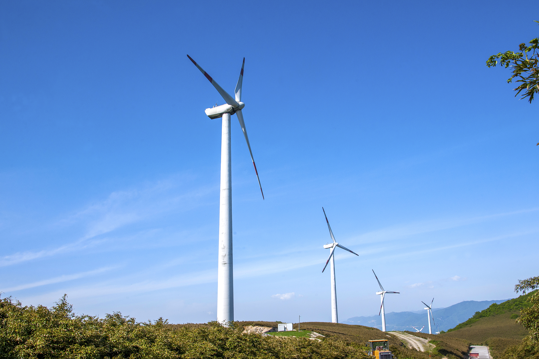 雷击过电压下流注平均传播速度：影响因素及研究方法