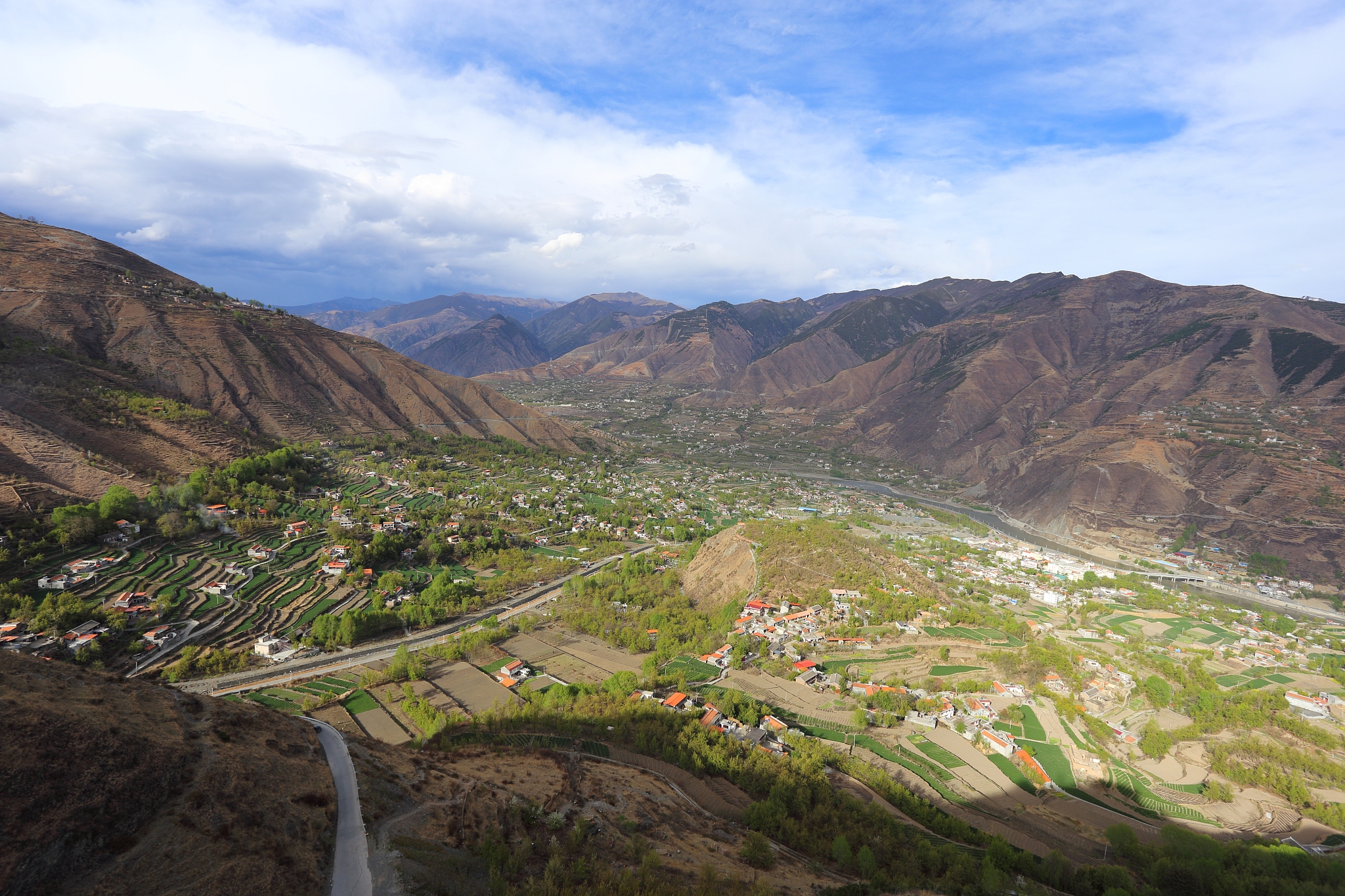 traditional tibetan villages in jinchuan valley, sichuan, china