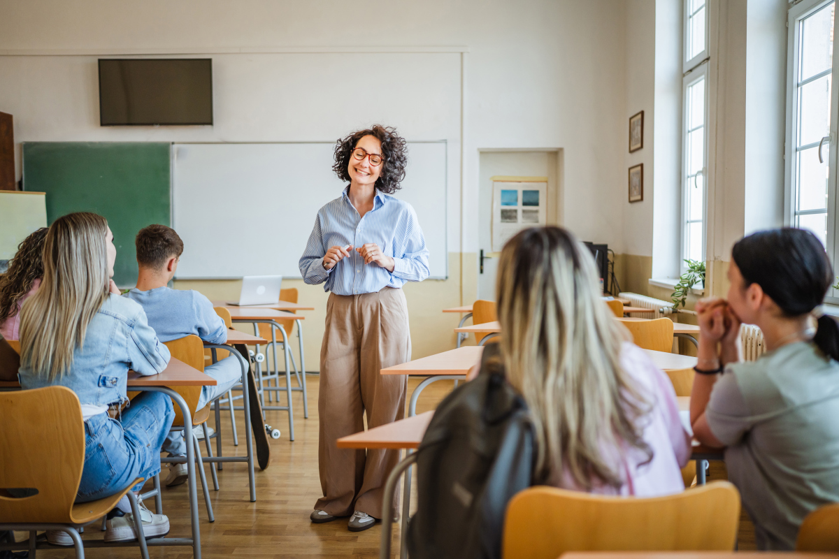 correct the sentence Ive lost contact with all of my teachers from elementary to high school but I do keep in touch with a couple of my university professors Specifically I occasionally exchange messa