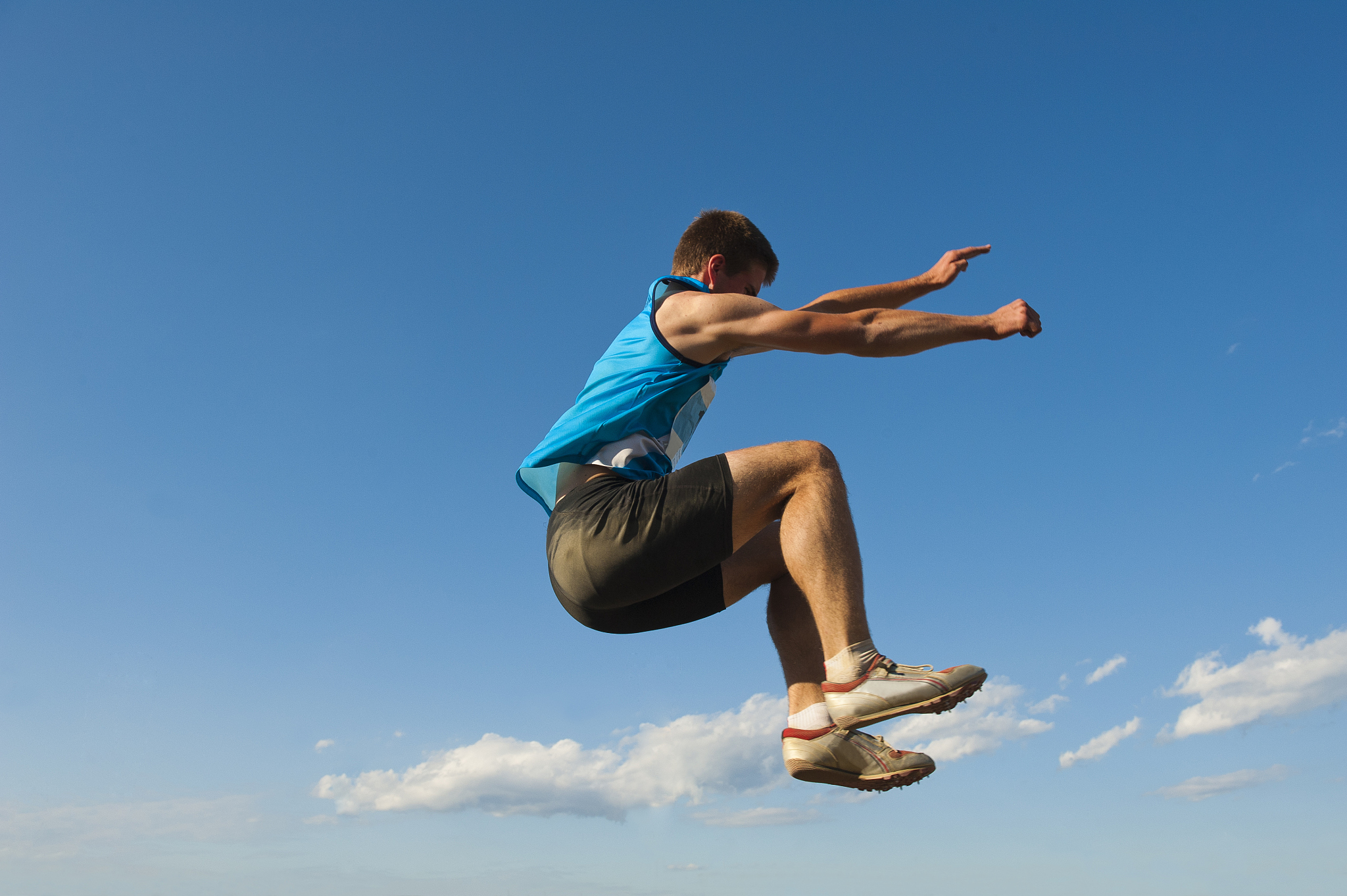 影响跳远距离的3个关键因素：身体、技术和心理