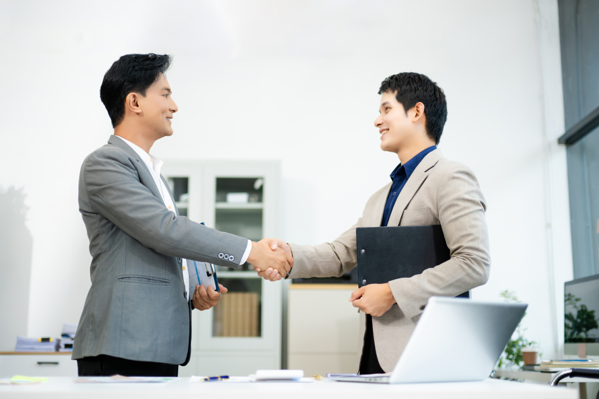 商务交流中你需要注意些什么？商务往来中你应该做些什么？能不能简短一点七八十个字左右