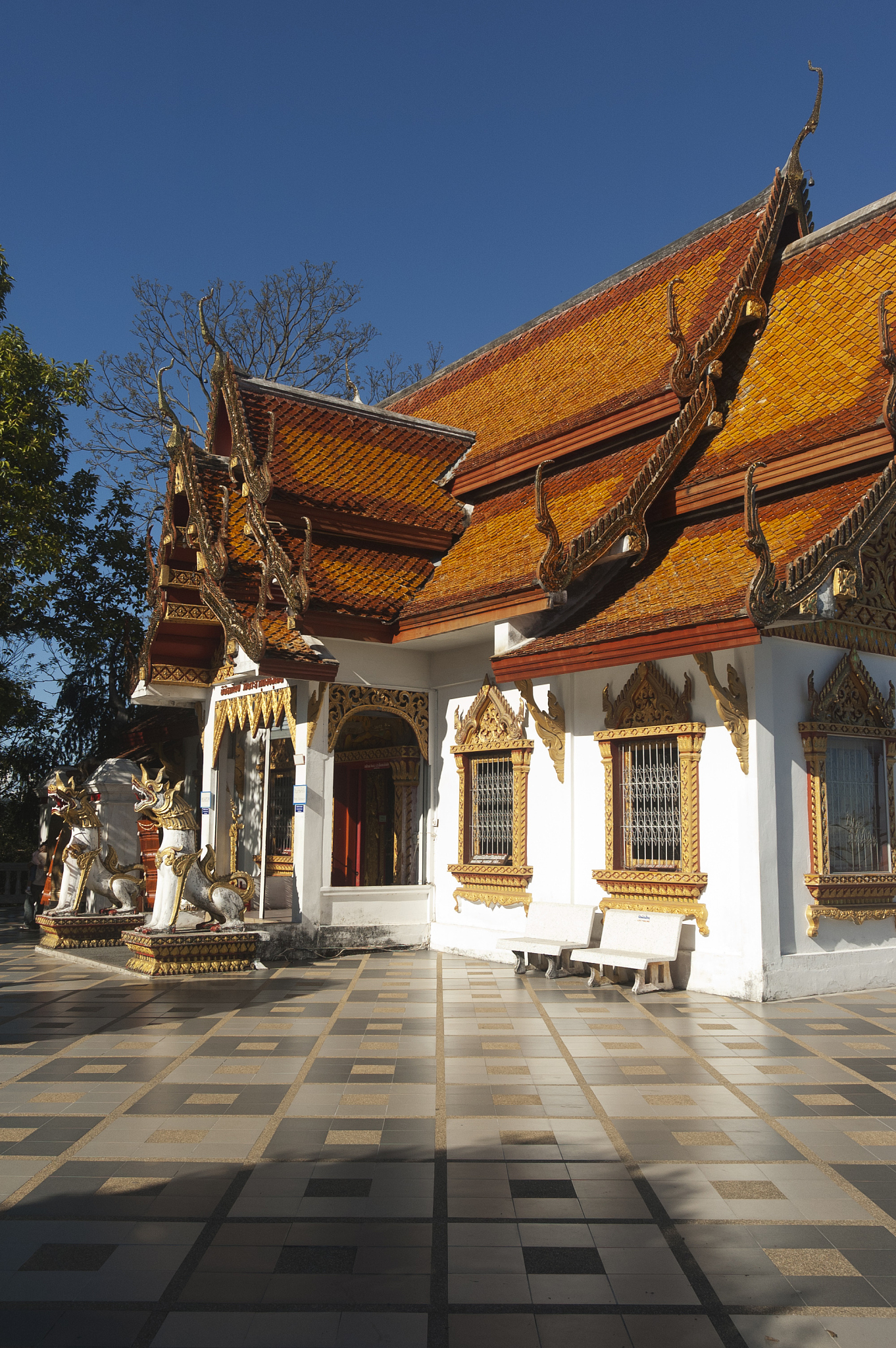 wat phrathat doi sutep, lower terrace temple.
