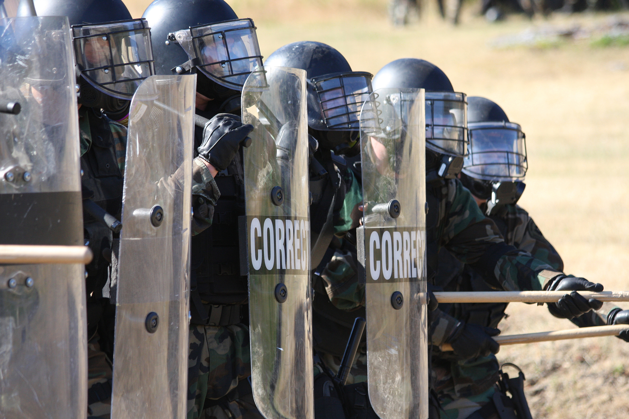 把下列文字翻译成英文：摘要本次军事训练主要针对士兵的身体素质和战斗技能进行训练。在身体素质方面我们通过长跑、俯卧撑、仰卧起坐等项目的训练提高了士兵的耐力、力量和速度使他们能够在战斗中更加持久、更加强壮。在战斗技能方面我们进行了射击、格斗、爆破等项目的训练让士兵掌握了更加精准的射击技巧、更加熟练的格斗技能和更加科学的爆破方法使他们能够在战斗中更加灵活、更加危险。此外我们还加强了士兵的团队合作能力通过