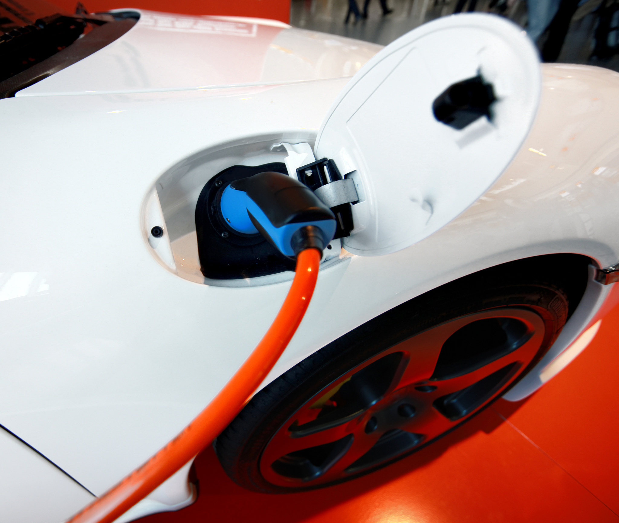 给电瓶车太阳能风力里程增程器再取几个广告短文