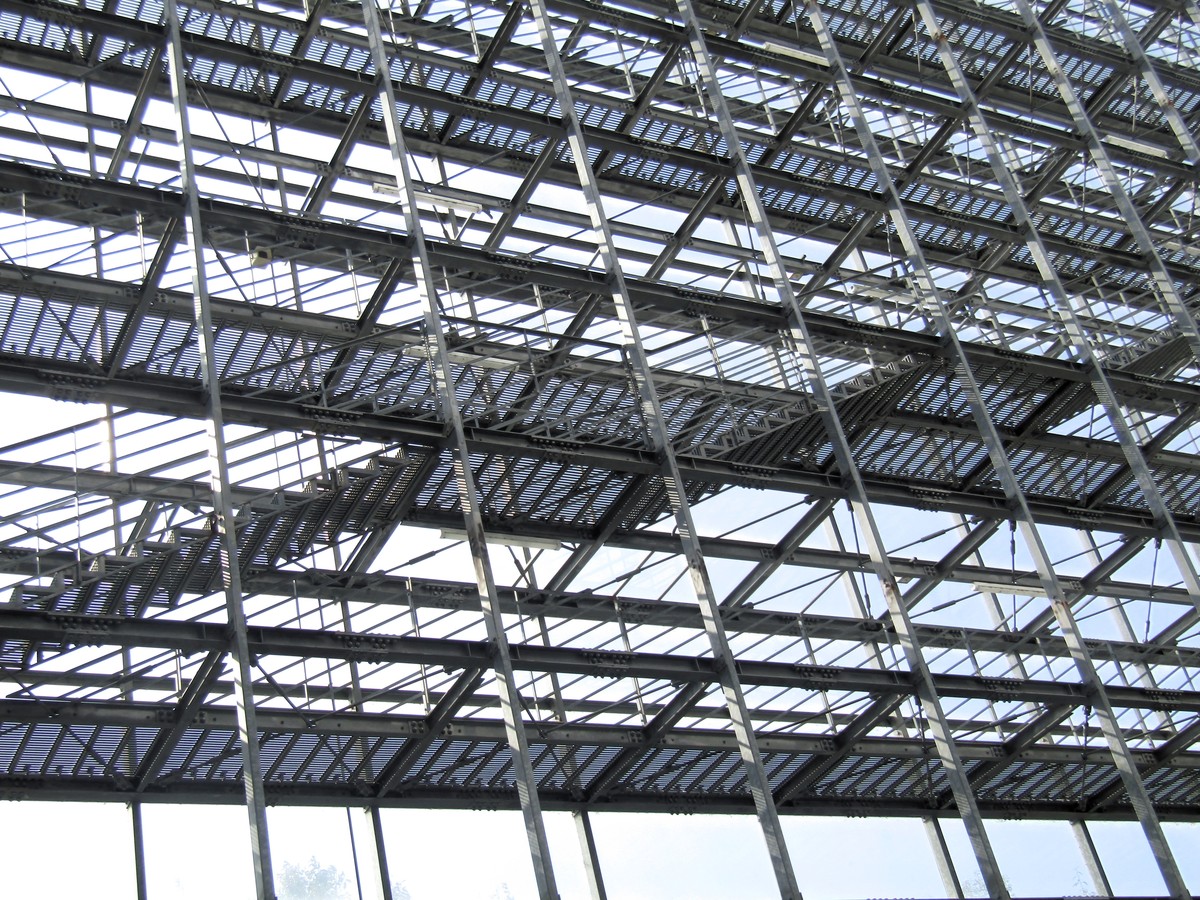 对钢筋混凝土结构中的钢筋具有微腐蚀性,对钢结构具有弱腐蚀性。场地土对建筑材料具徼腐蚀性。建议依据国标《工业建筑防腐蚀设计规范》(GE50046-2018 )的有关规定和要求进行防腐处理外,还应按省标《先张法预应力混凝士管桩基础技术规程》DBJ13-86-2007第.3.4条的规定,满足接头焊缝、端头板厚度等要求。改写这段话查重率低于20%