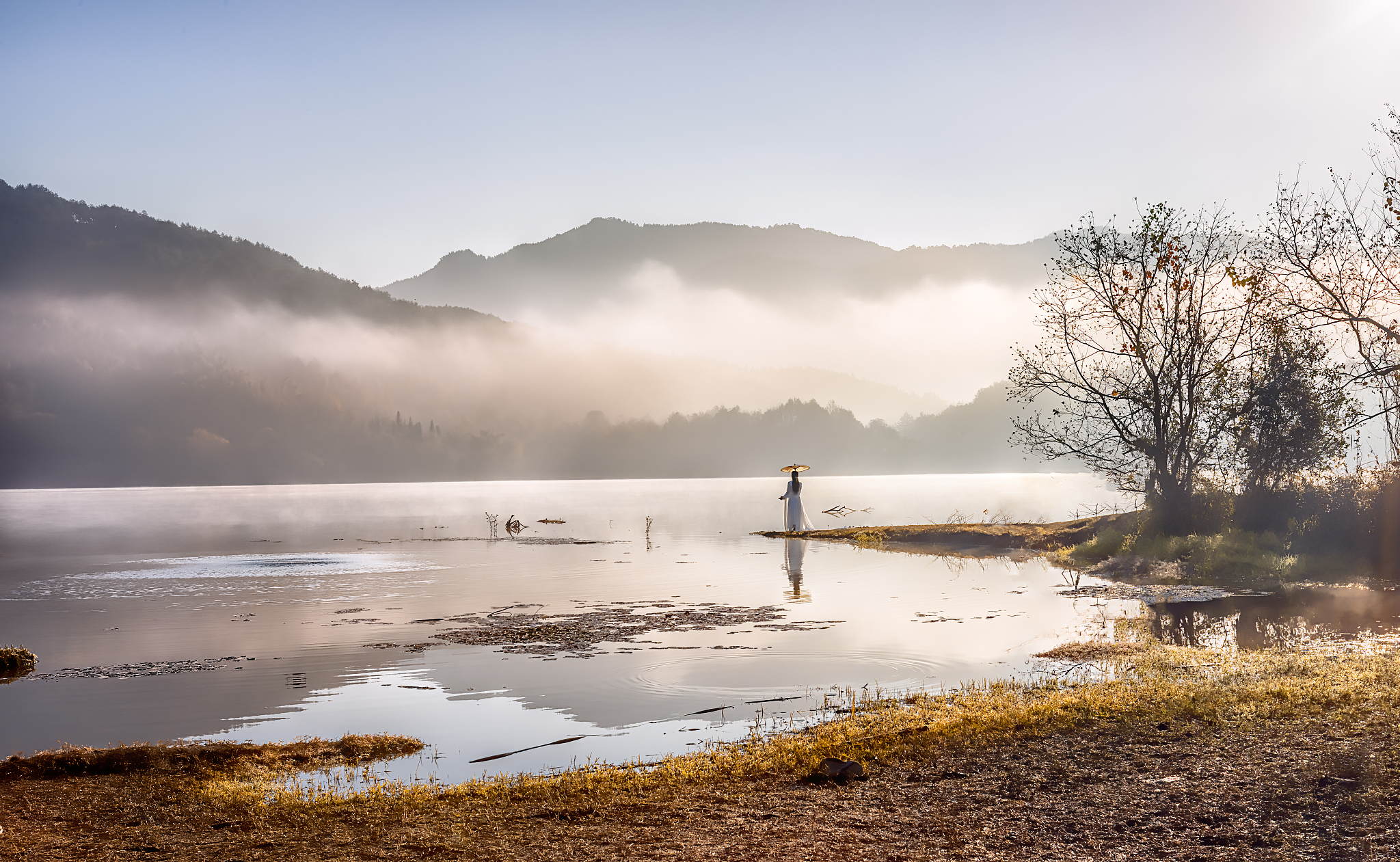 飘渺云霞：一首描写自然与人生的古诗