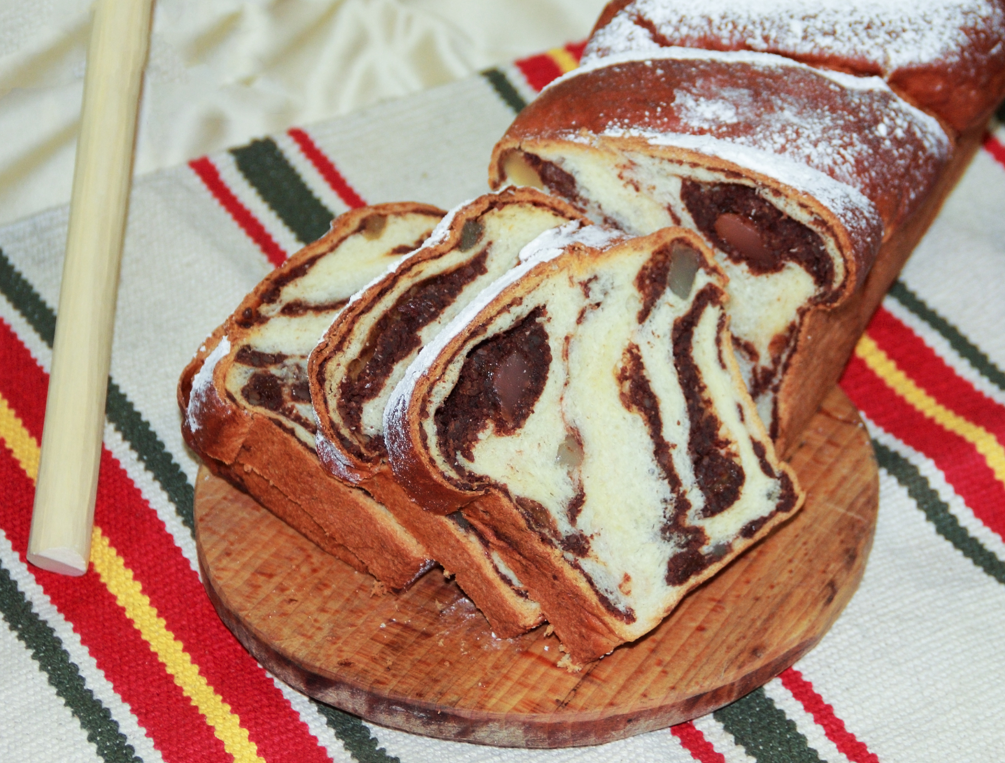 roll strudel cake with chocolate inside.