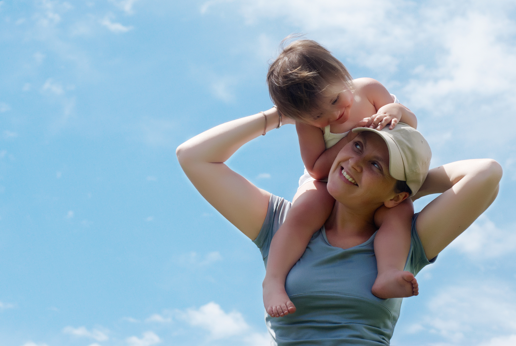 the mother with small daughter against sky
