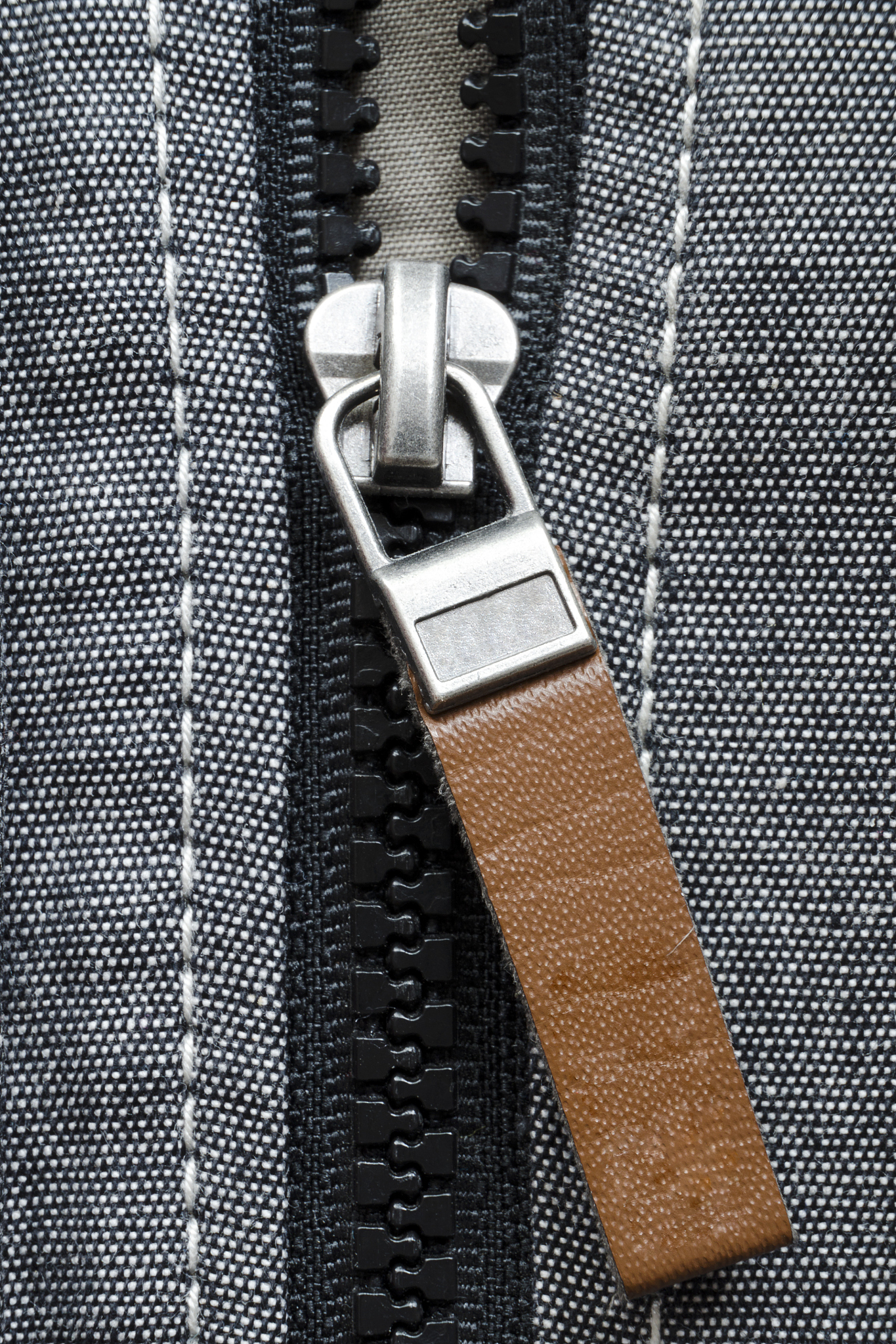 zipper tag