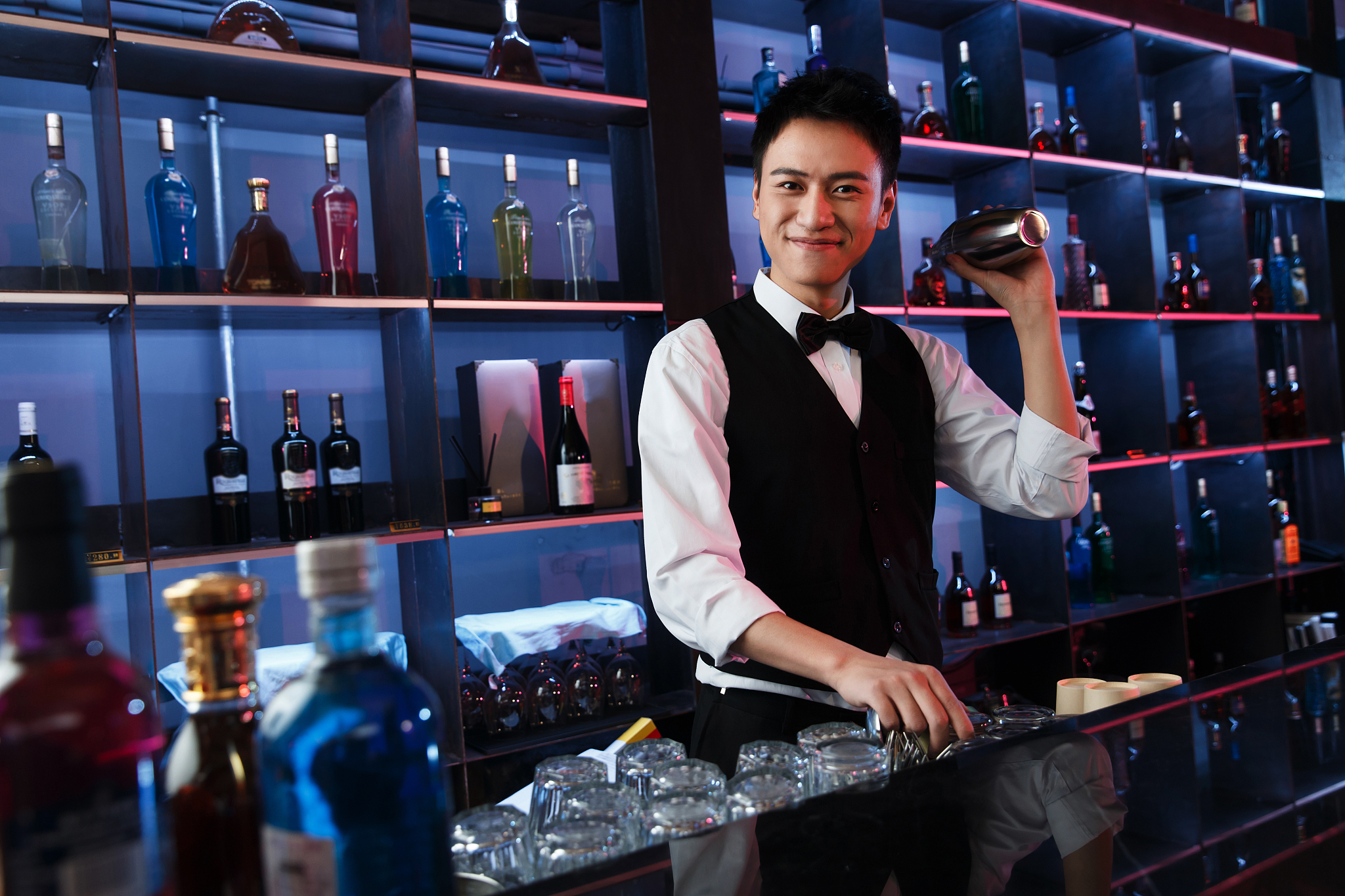 贵州旅游学校国际调酒专业招生 | 培养高端调酒师，开启你的精彩职业