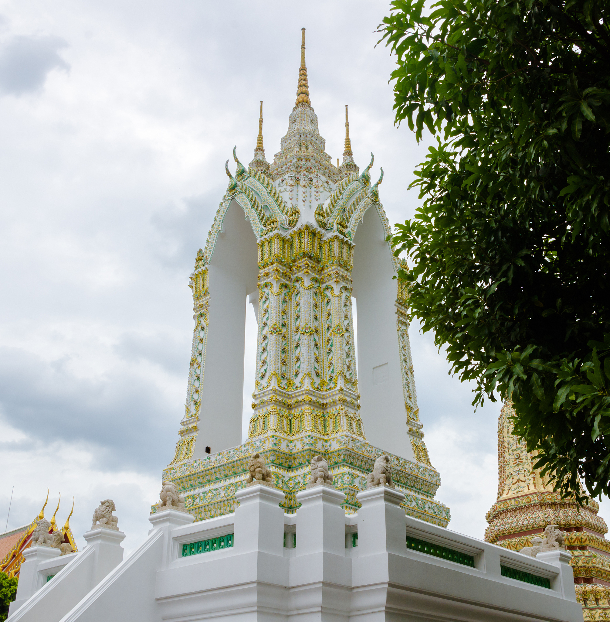 thai temple,stupa