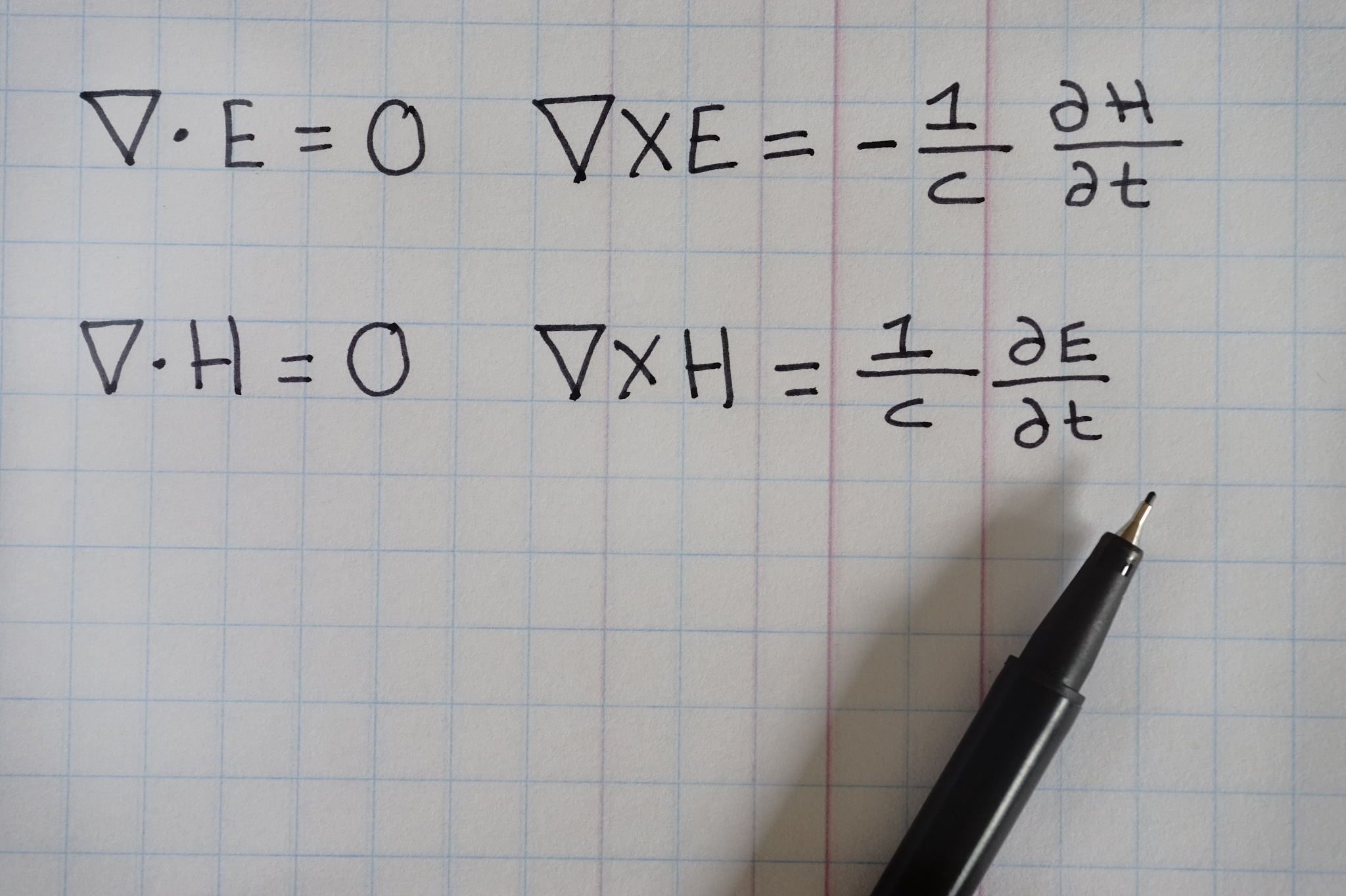 一个偶数和一个合数最大公因数是1